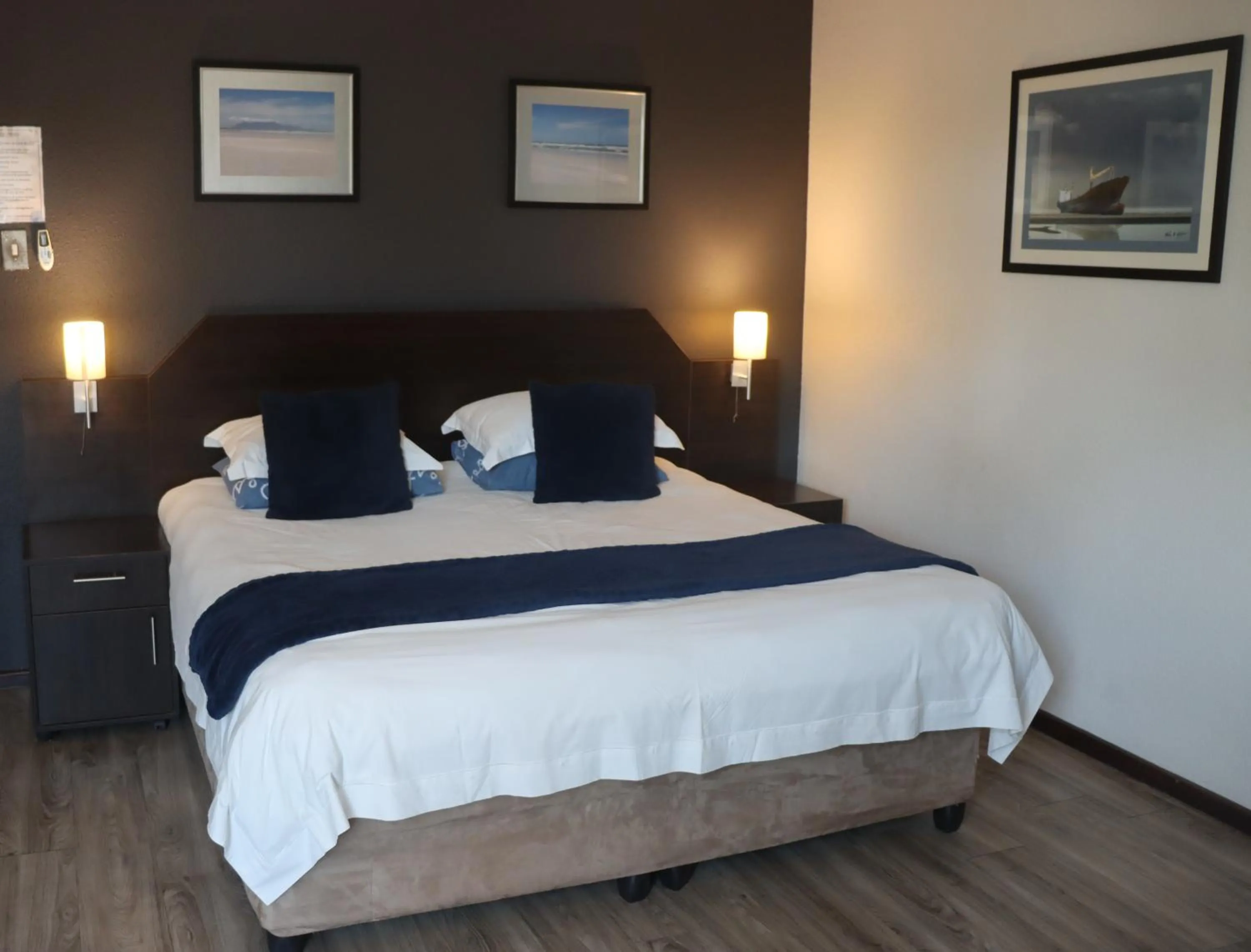 Bed in Beachwood Inn Melkbosstrand