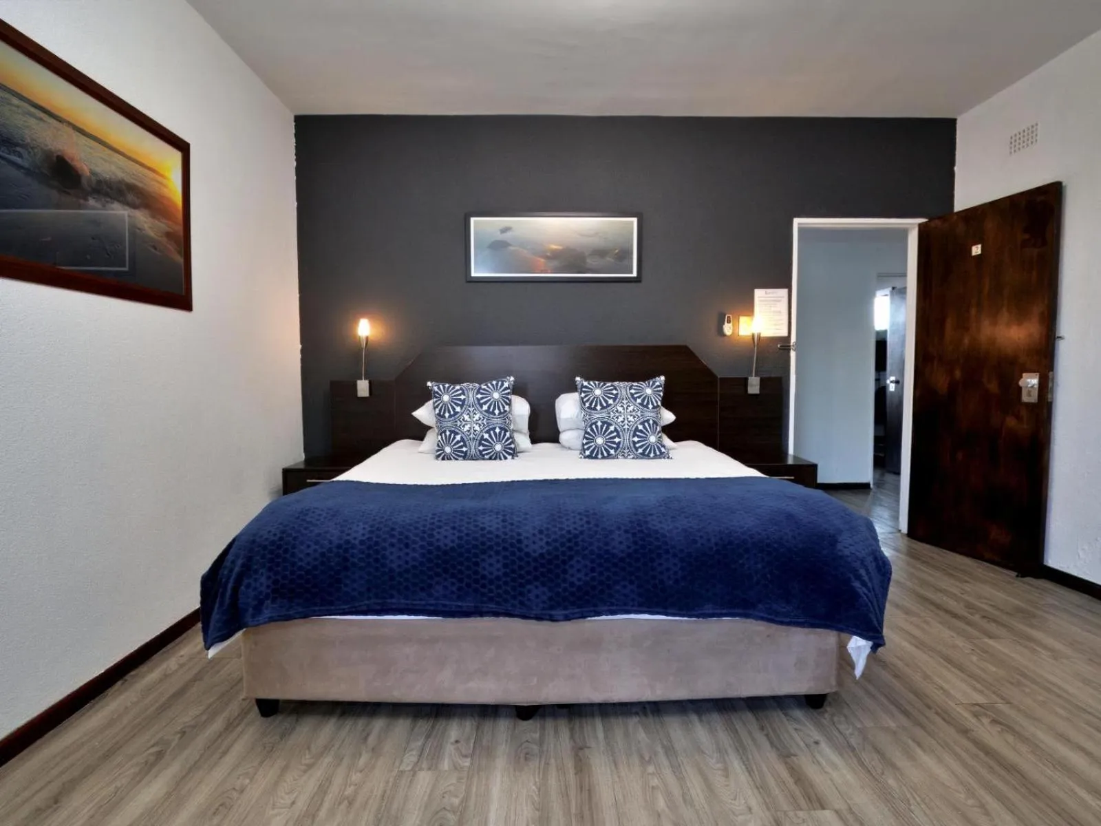 Bed in Beachwood Inn Melkbosstrand