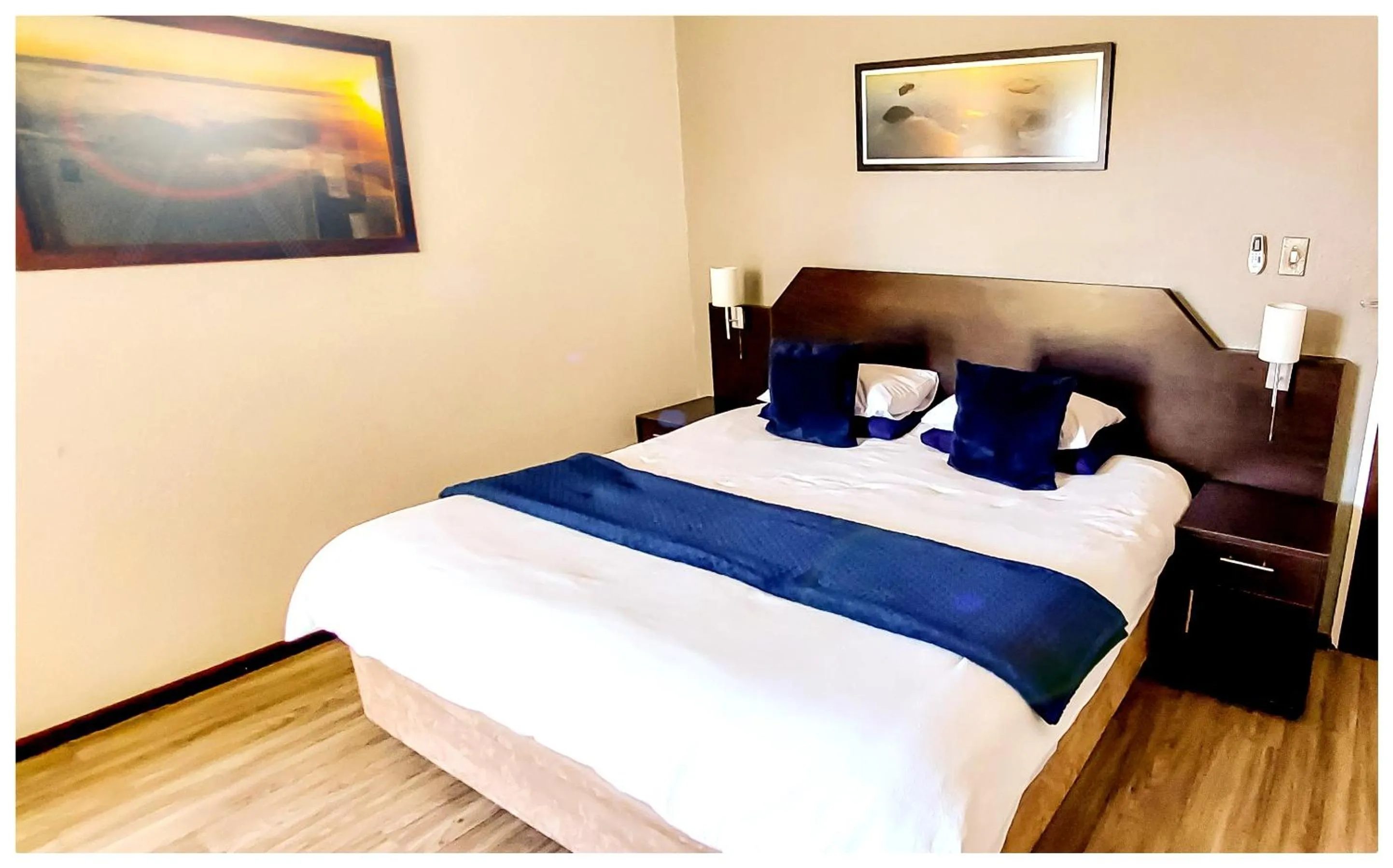 Bed in Beachwood Inn Melkbosstrand