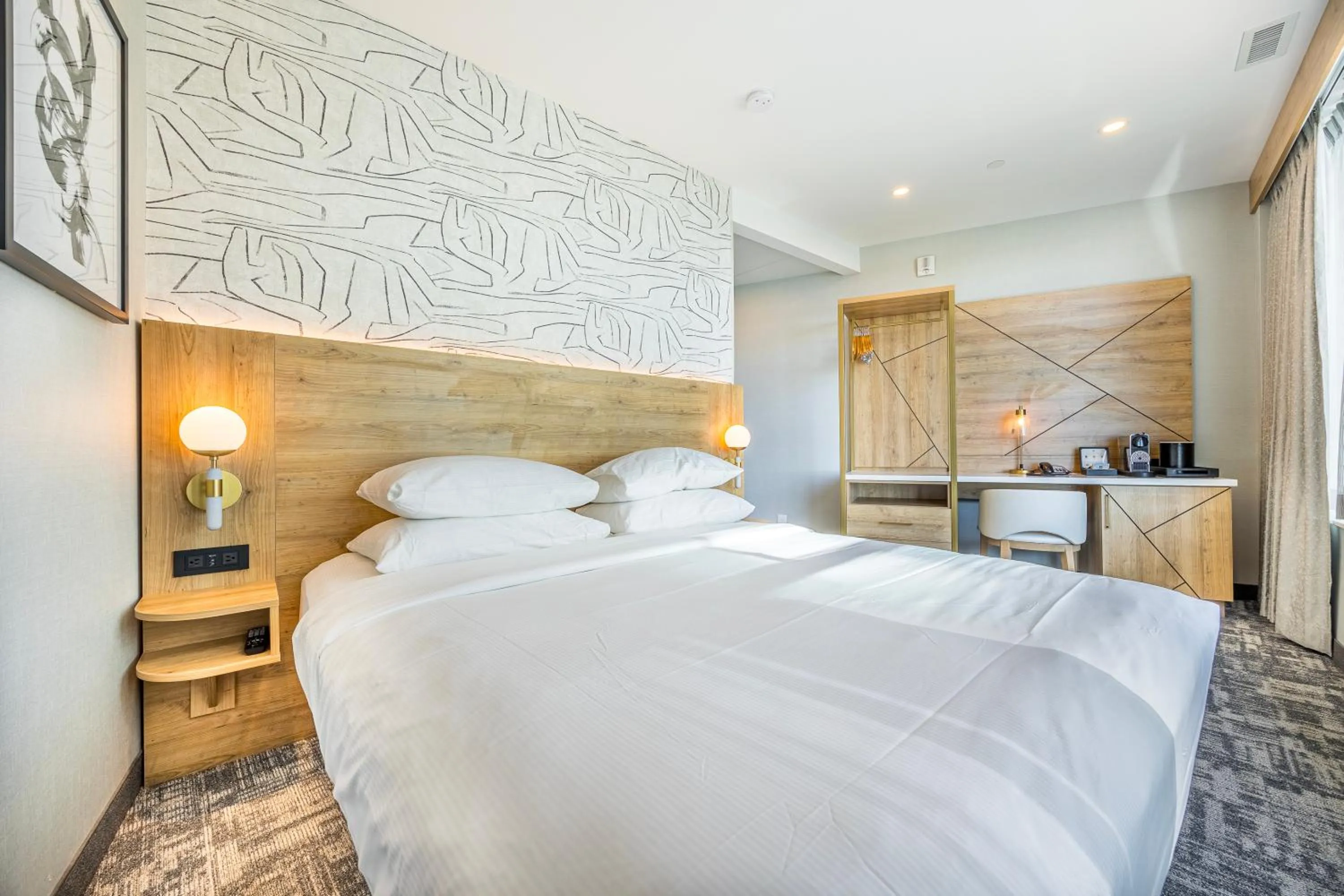 Bed in Tower Hotel at Fallsview