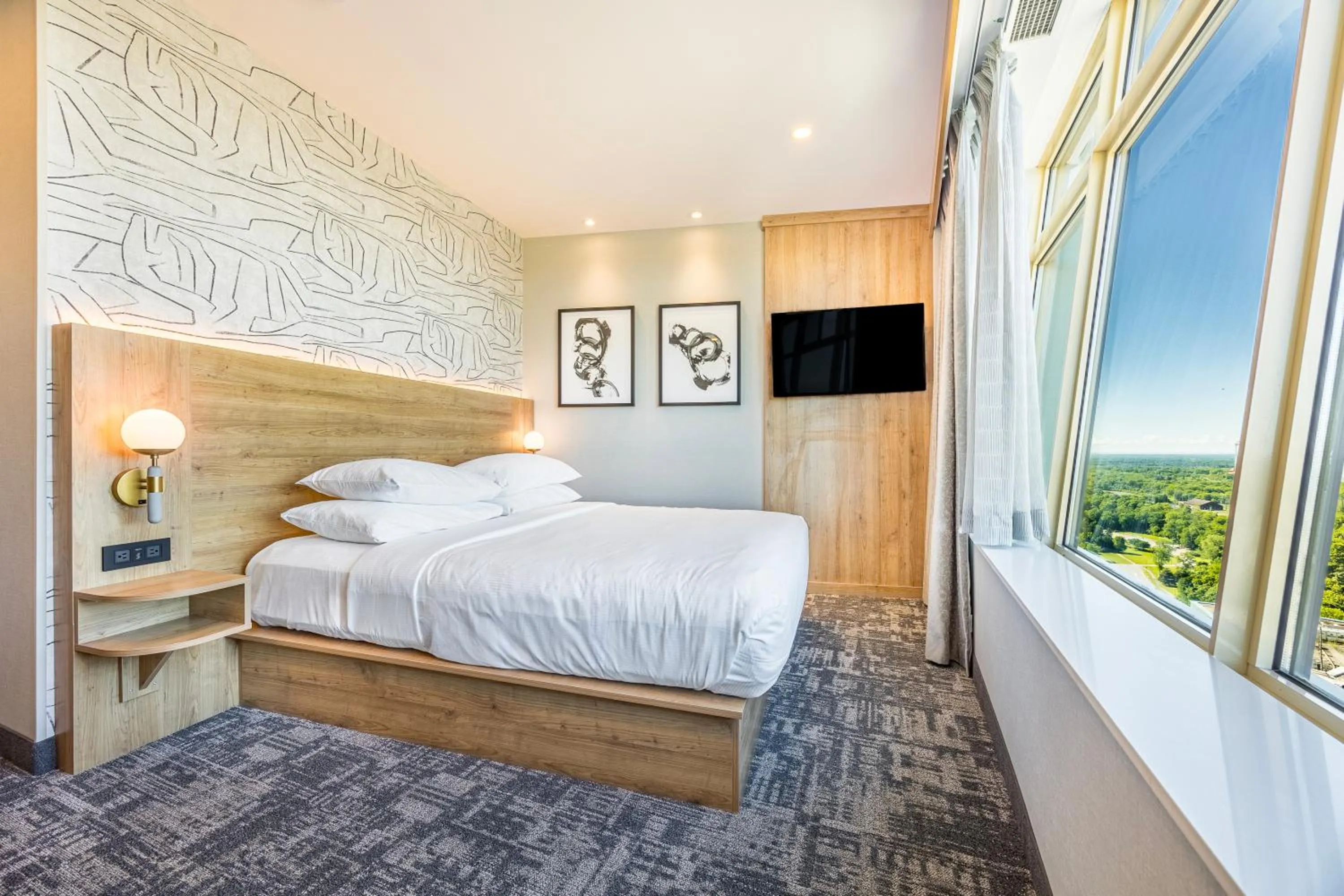 Bed in Tower Hotel at Fallsview