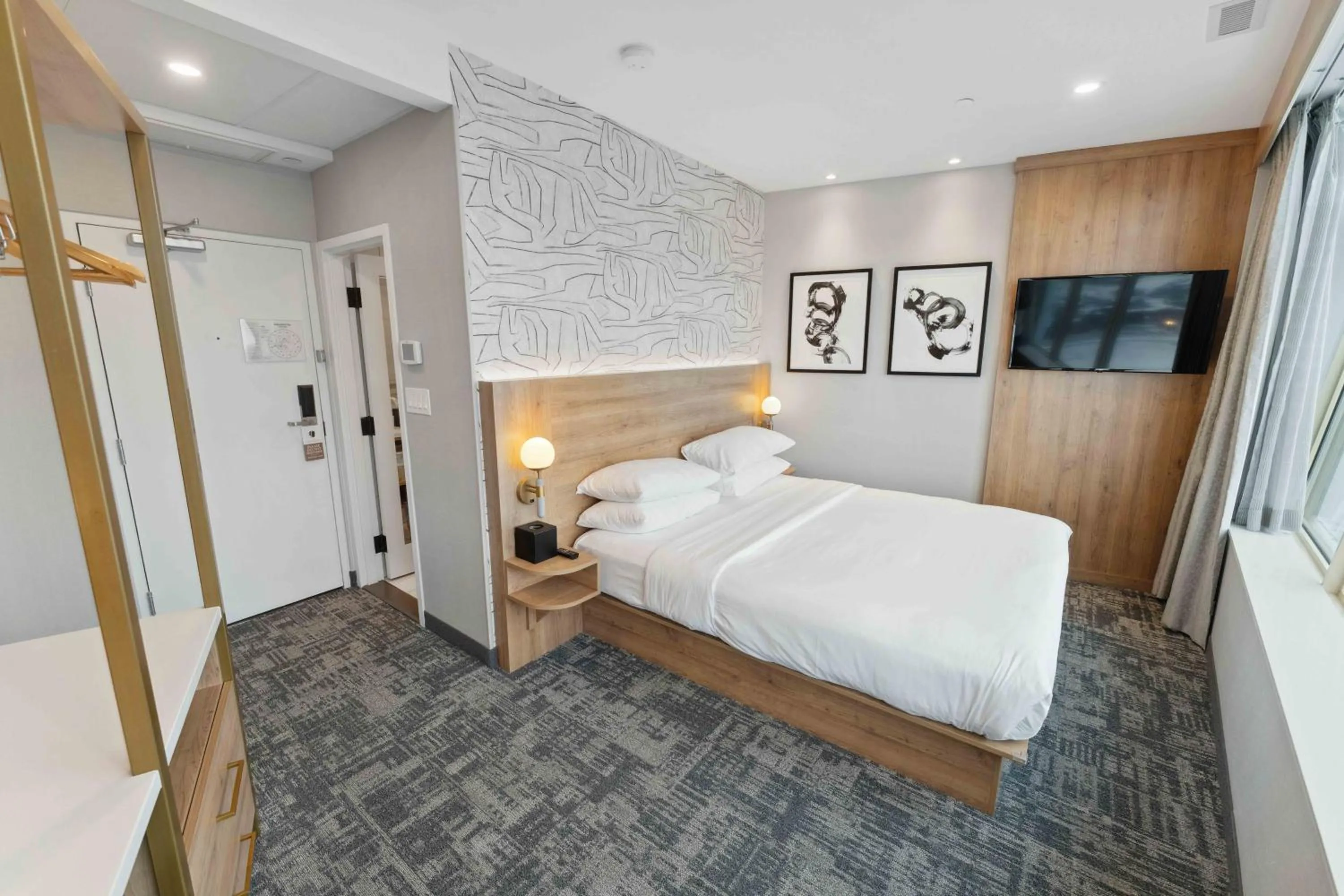 Bed in Tower Hotel at Fallsview