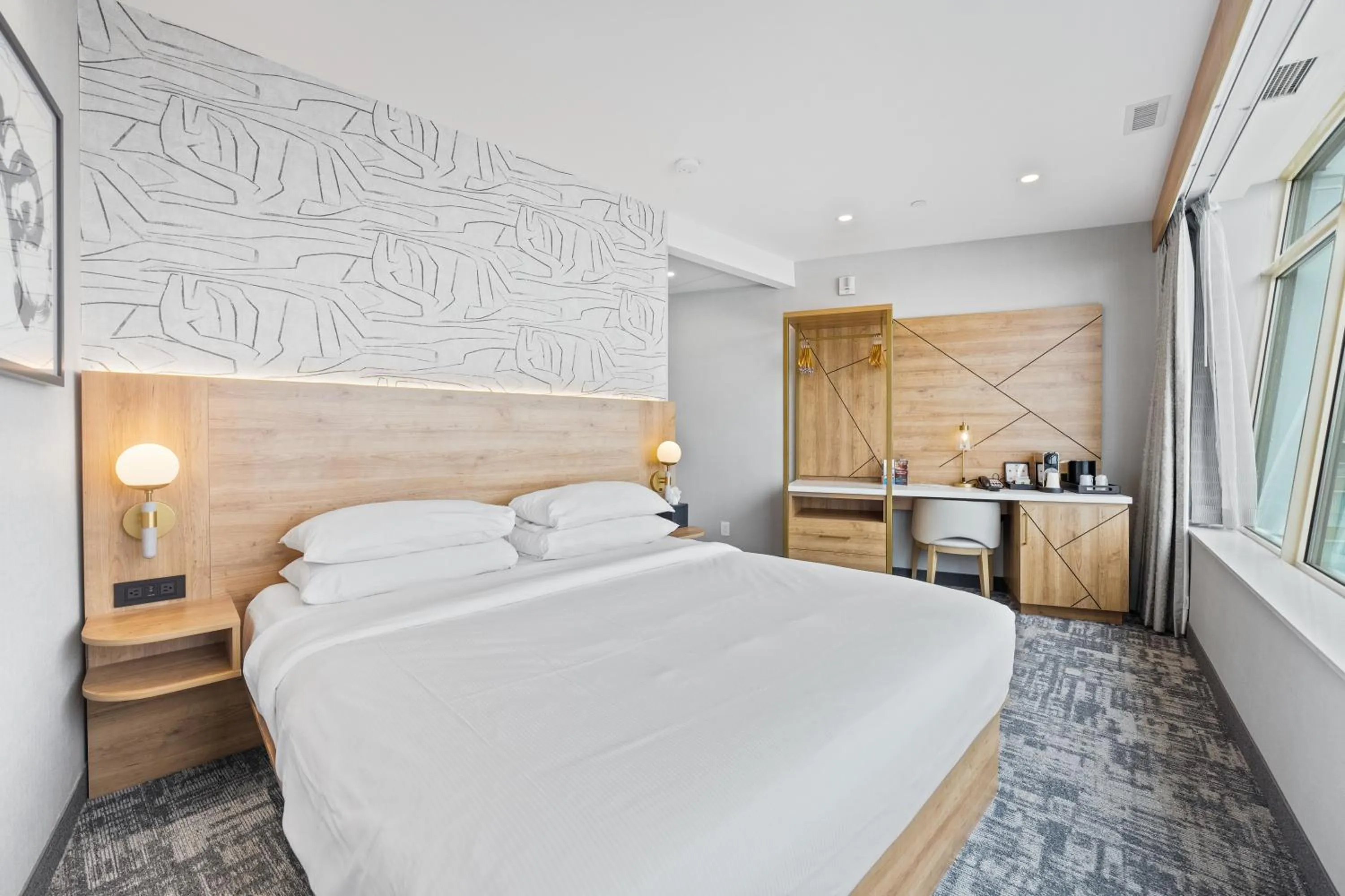 Bed in Tower Hotel at Fallsview