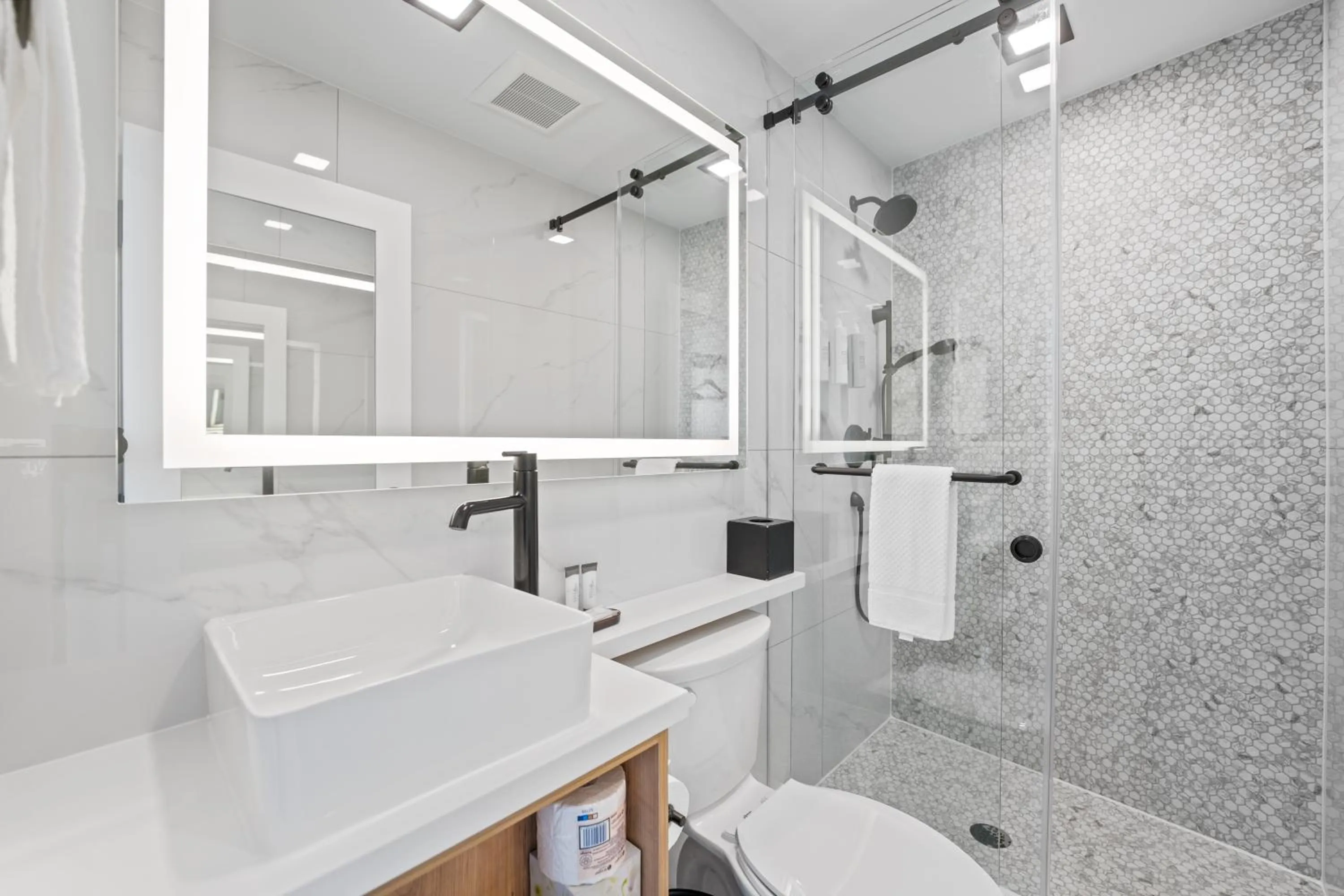 Shower in Tower Hotel at Fallsview