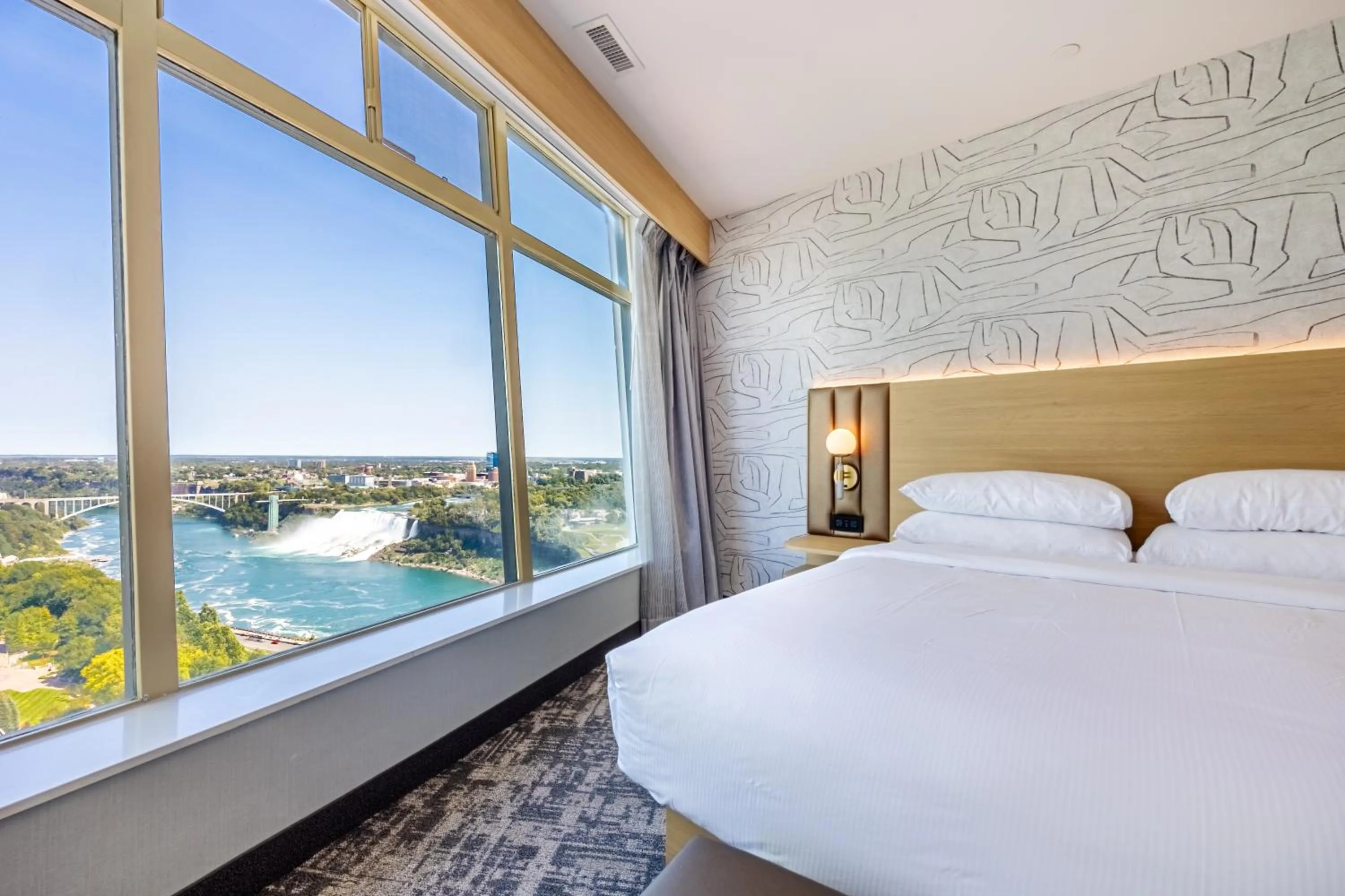 Bed in Tower Hotel at Fallsview