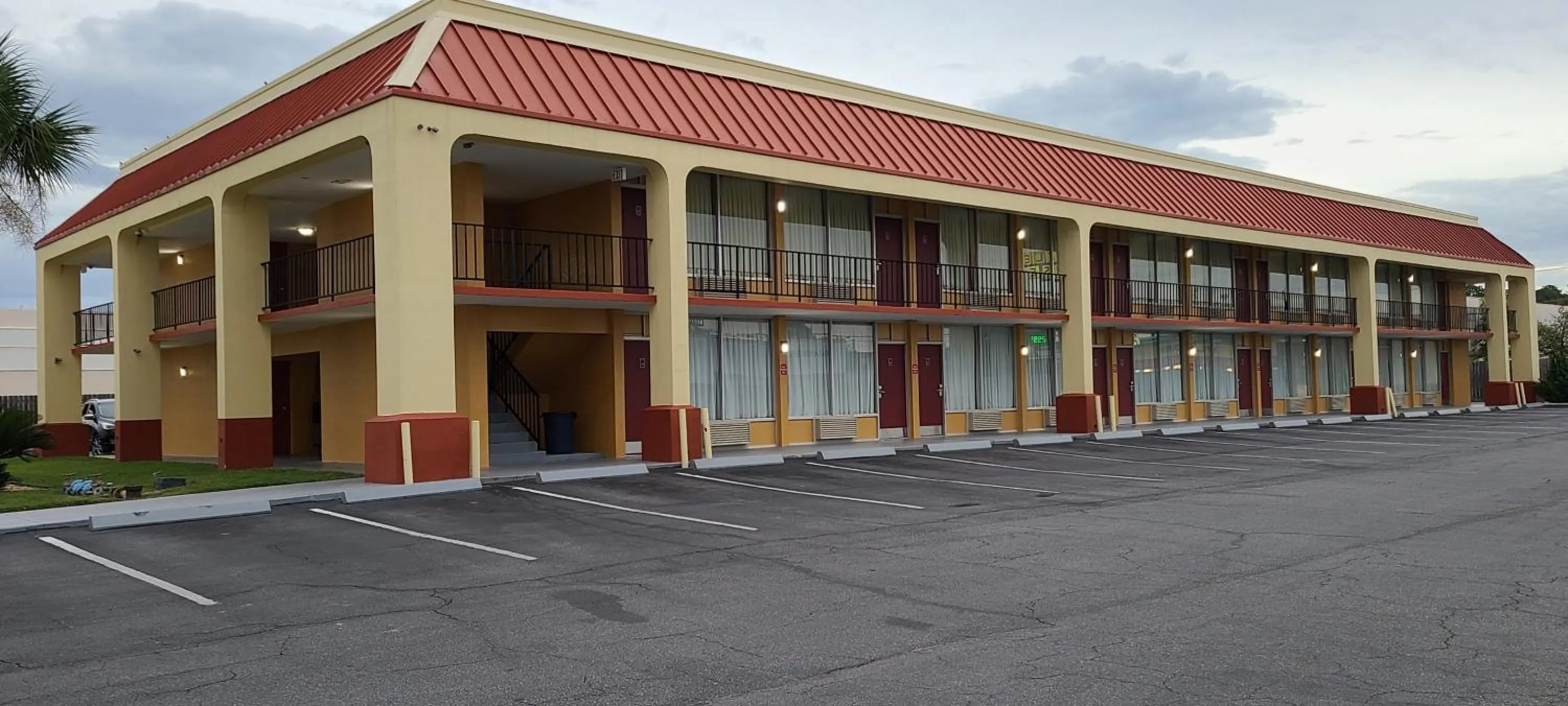 Property building in Red Roof Inn Tifton