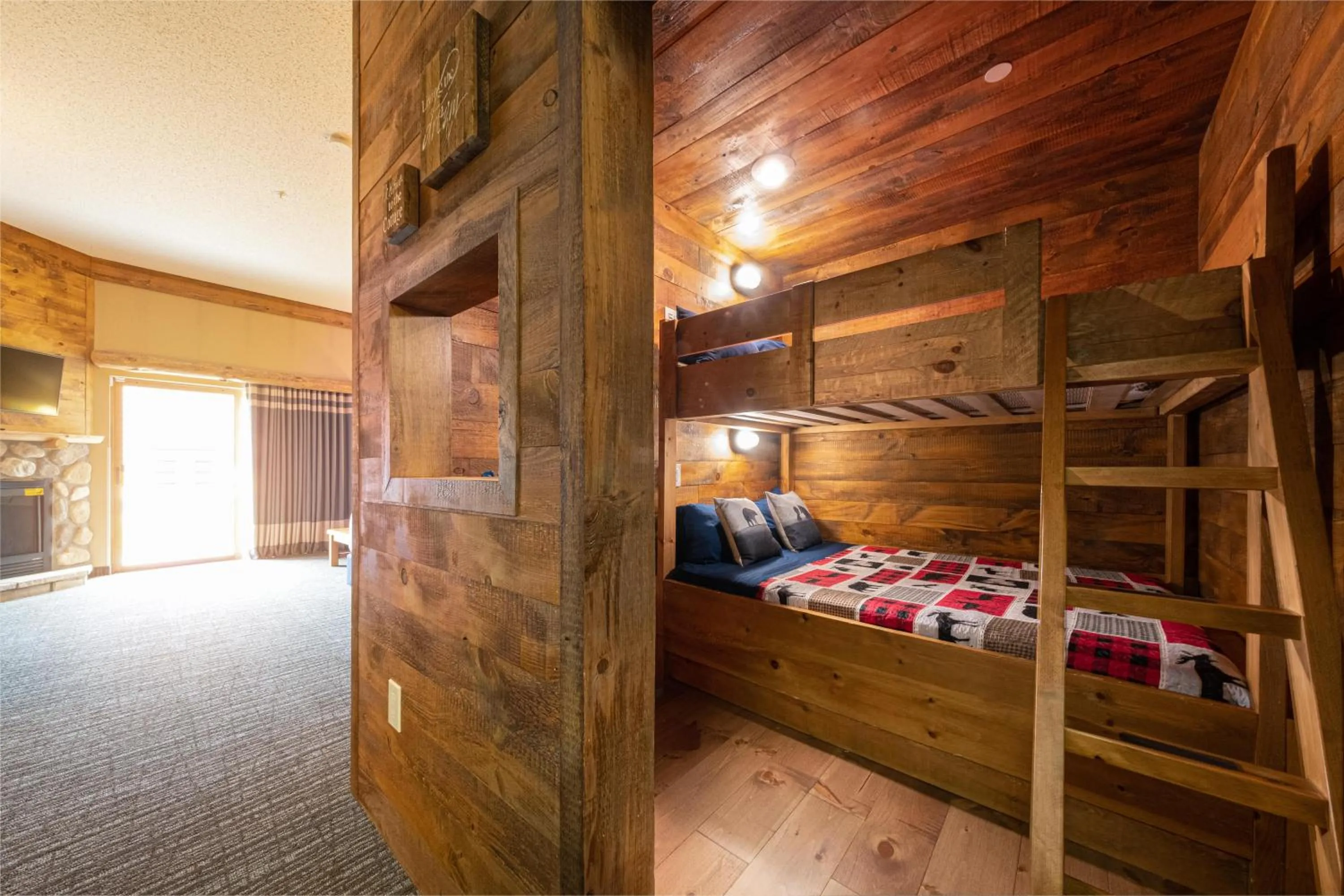 bunk bed in Great Wolf Lodge Waterpark Resort