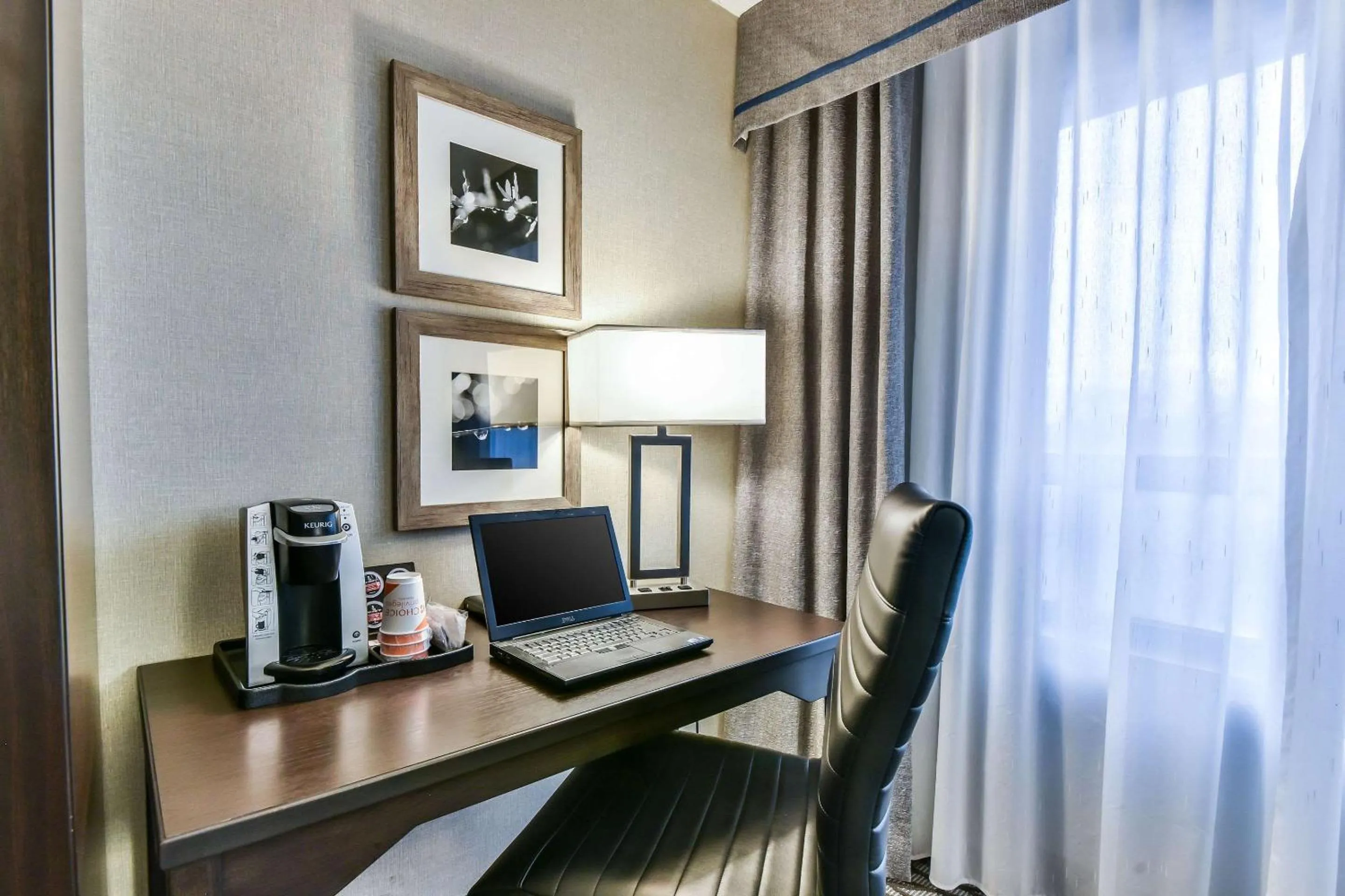 Photo of the whole room in Comfort Hotel Airport North