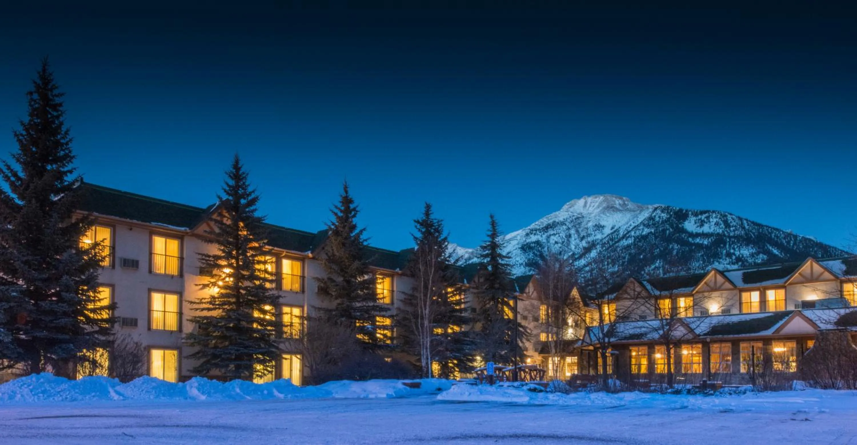 Facade/entrance in Coast Canmore Hotel & Conference Centre