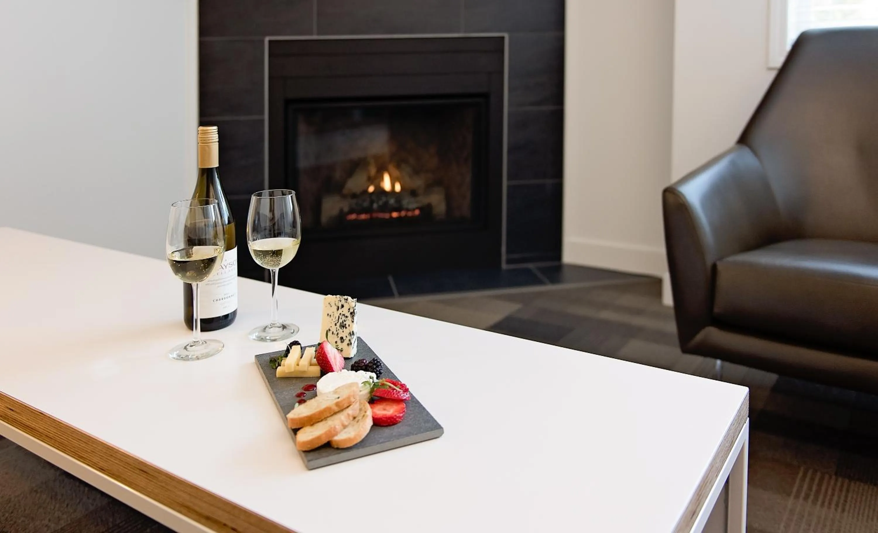 Living room in Coast Canmore Hotel & Conference Centre