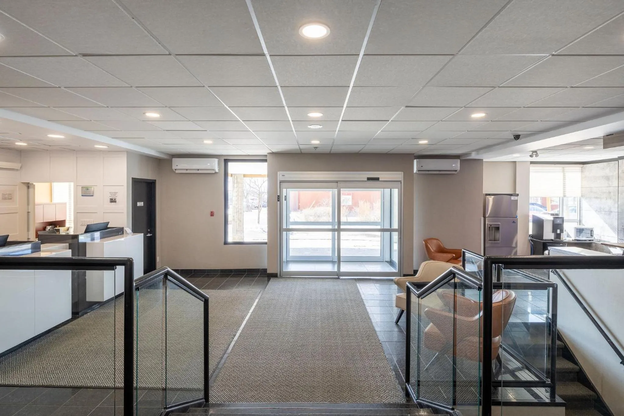 Lobby or reception in Repotel Aéroport Québec