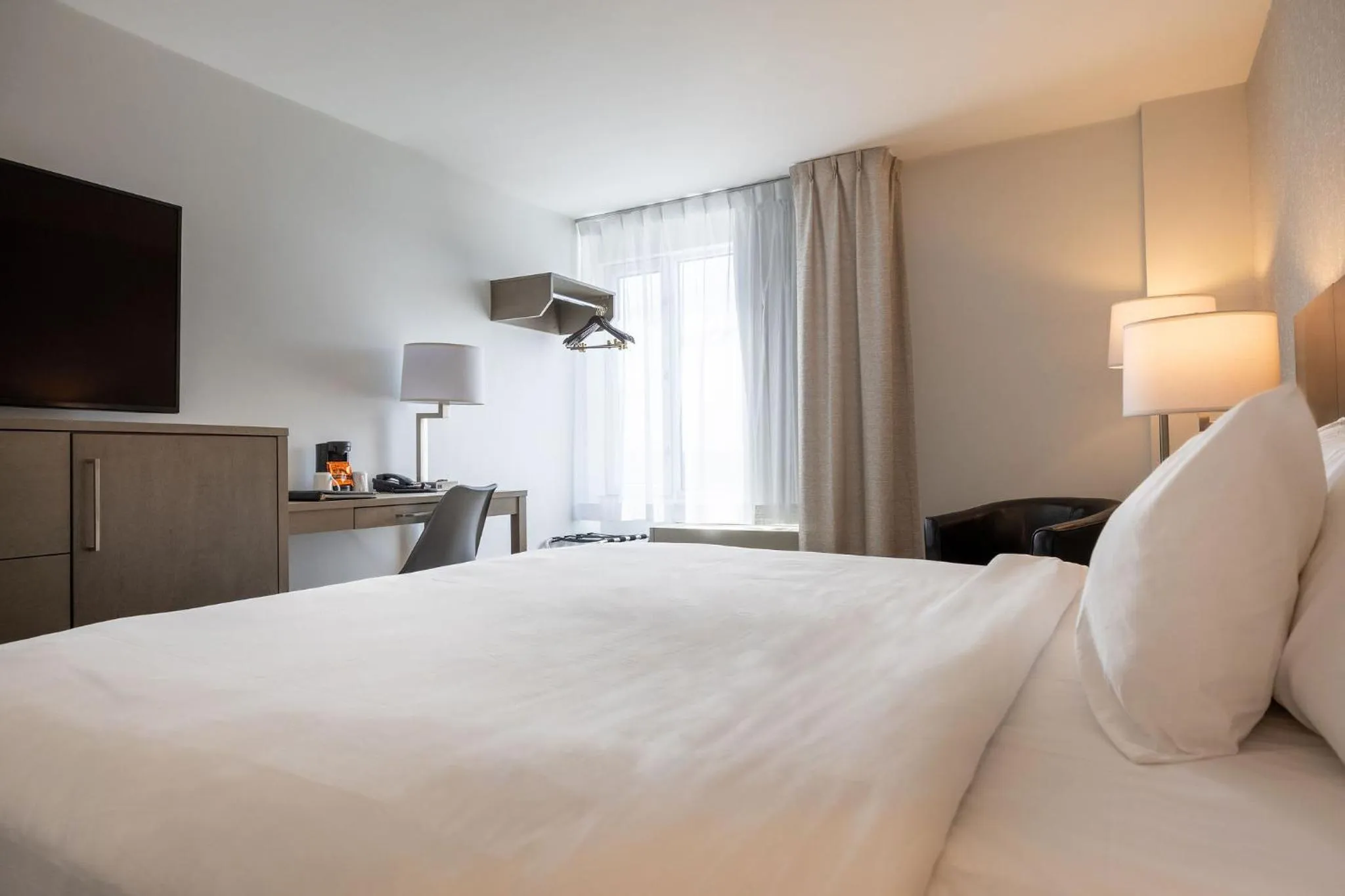 Bed in Repotel Henri IV Québec