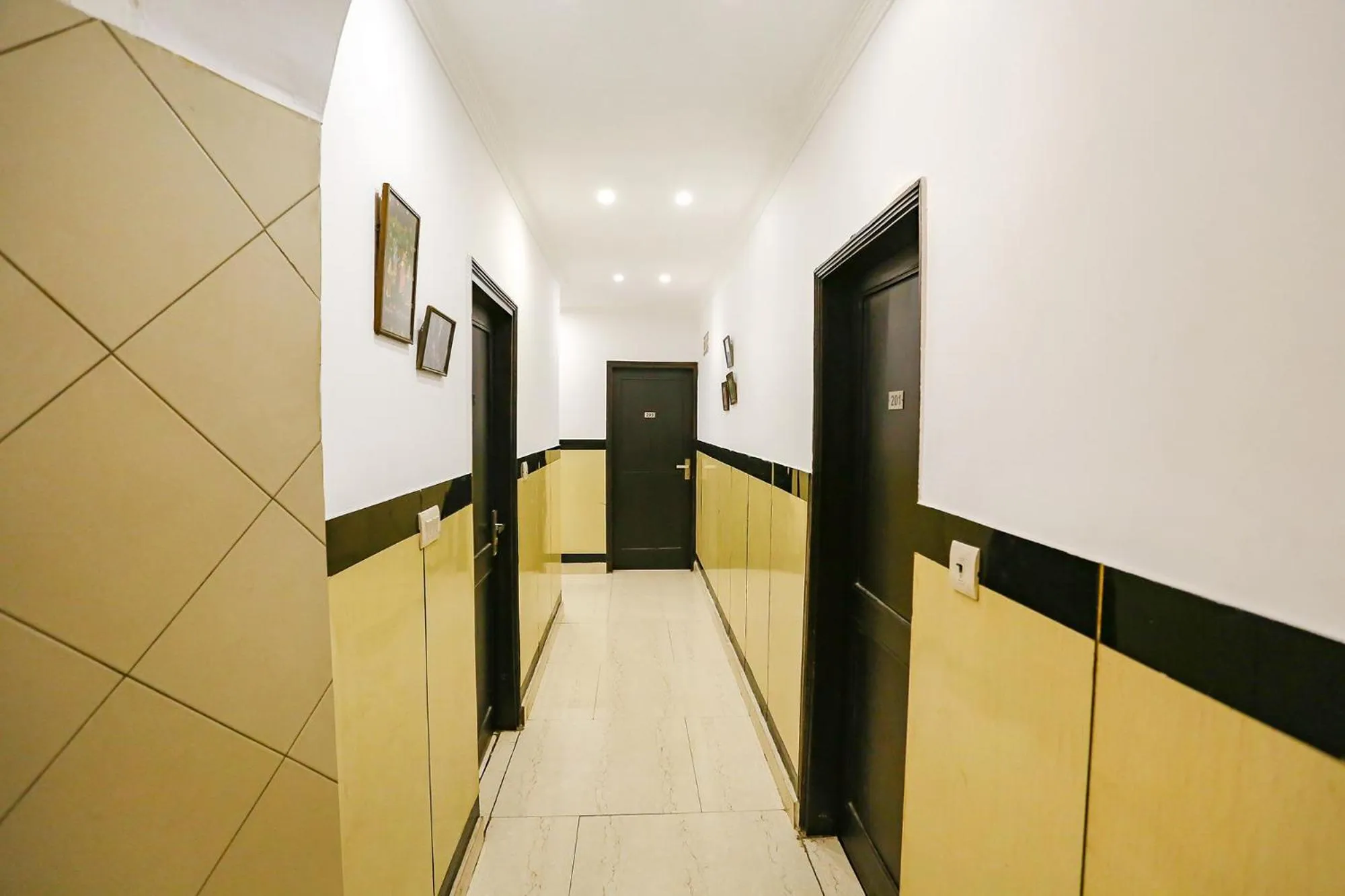 Lobby or reception in FabExpress Lloyd House