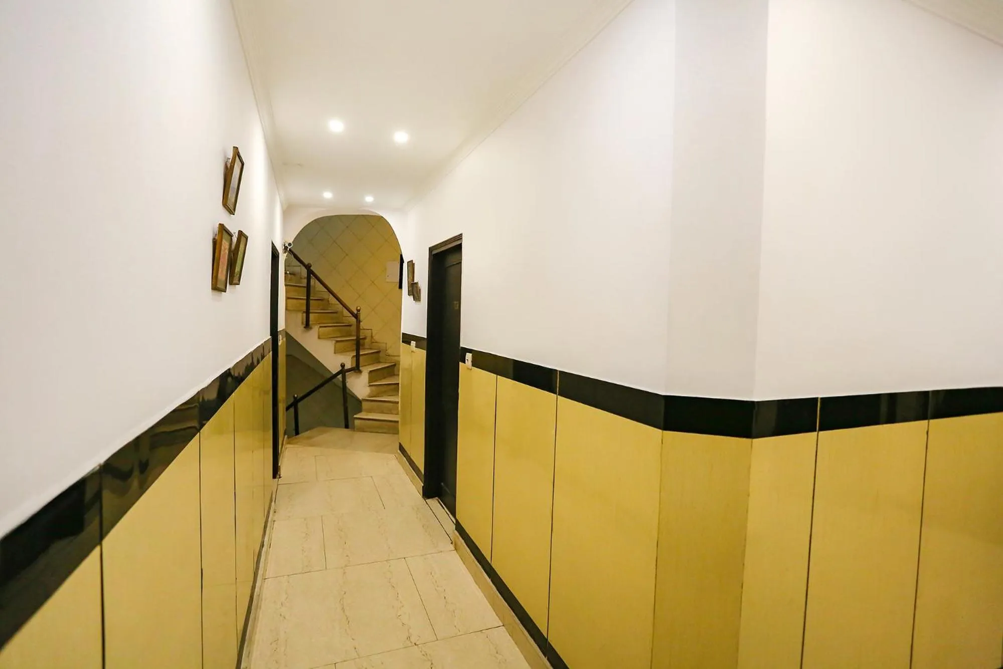 Lobby or reception in FabExpress Lloyd House