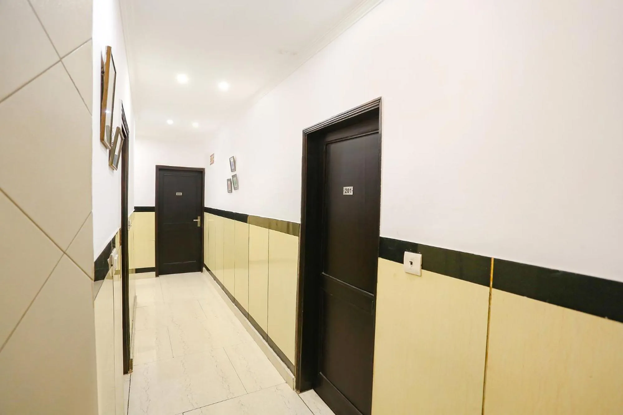 Lobby or reception in FabExpress Lloyd House