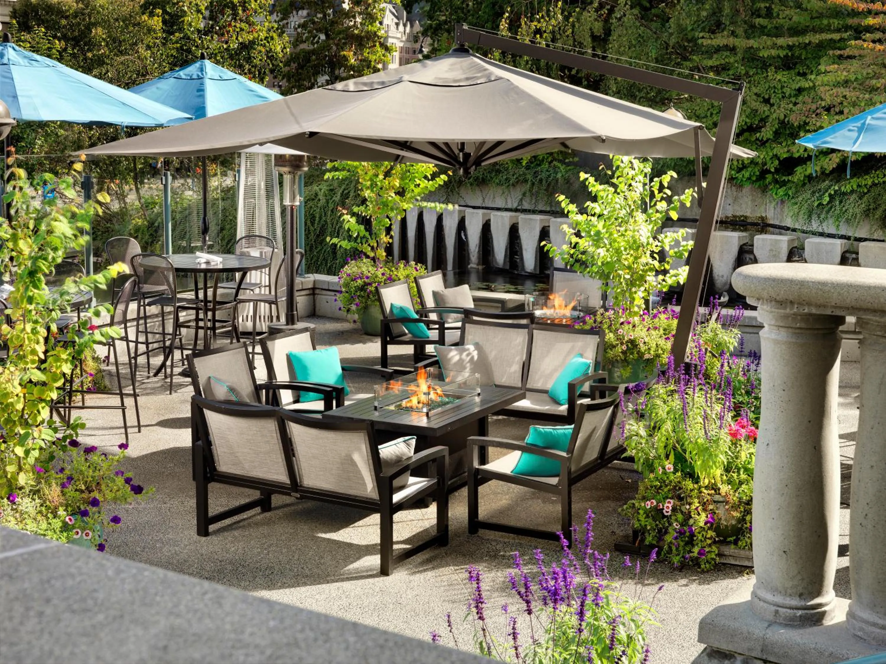 Patio in Hotel Grand Pacific