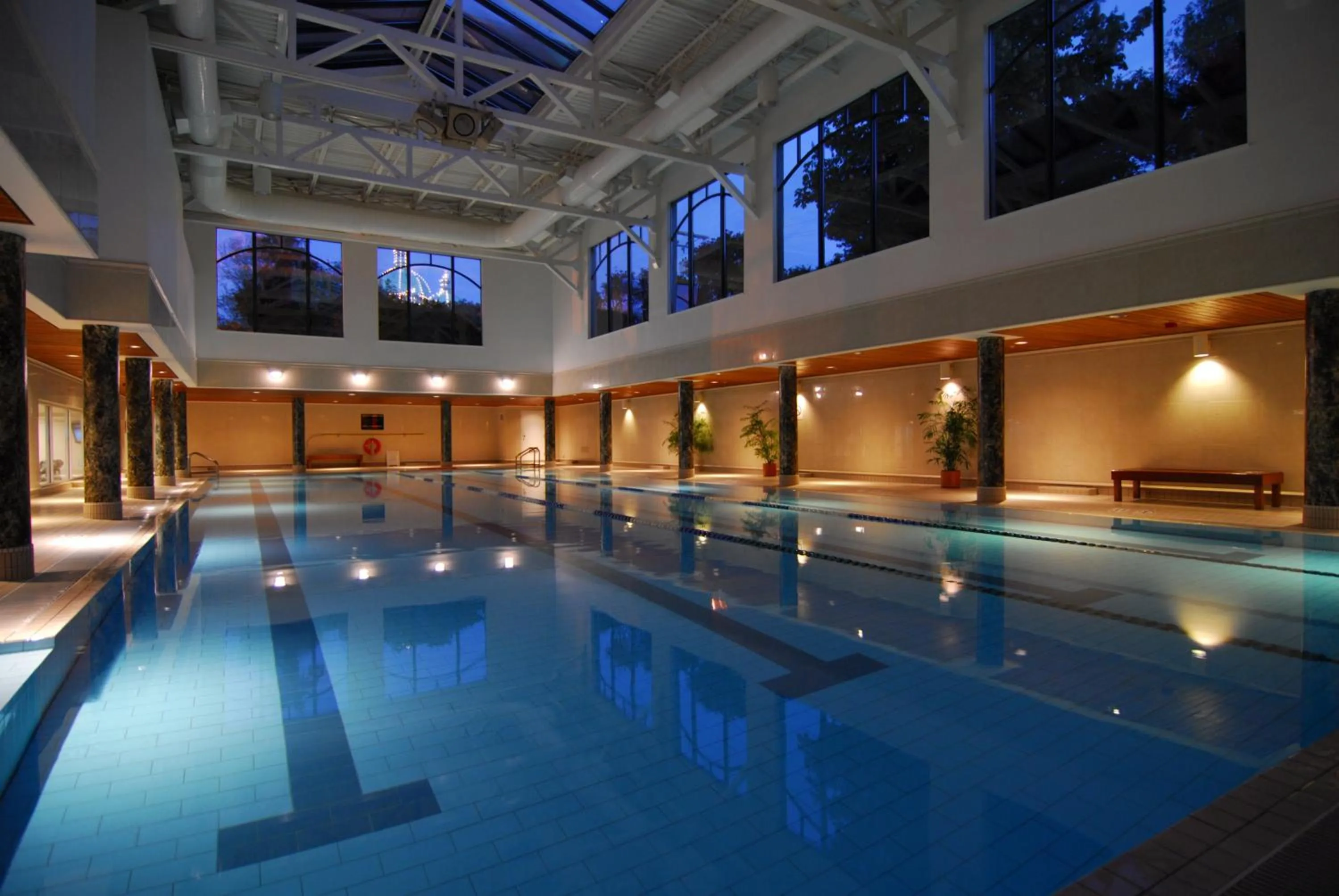 Swimming pool in Hotel Grand Pacific