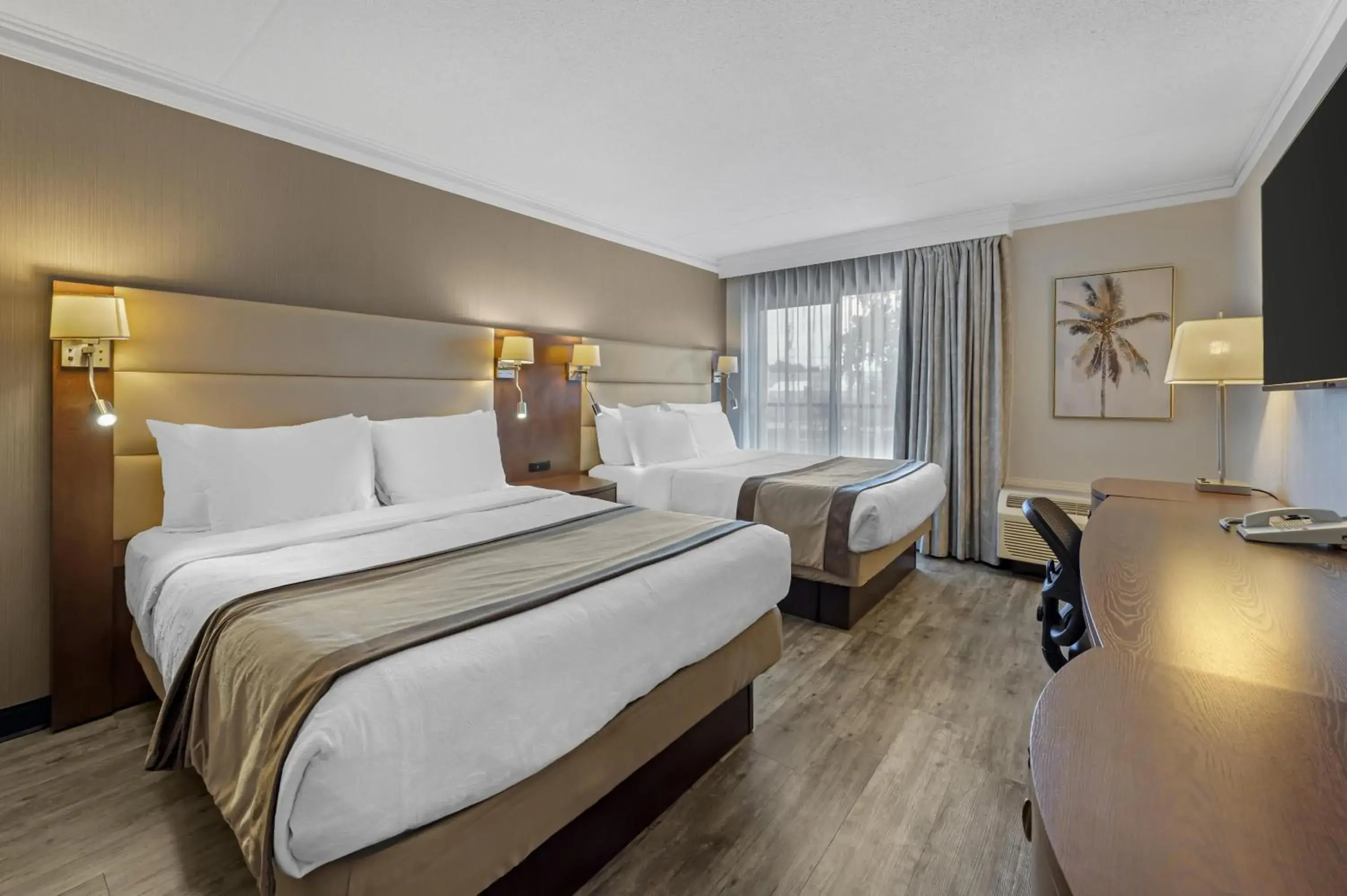 Queen Suite with Two Queen Beds- Non-Smoking in Best Western Hotel Universel Drummondville Queen Suite with Two Queen Beds- Non-Smoking in Best Western Hotel Universel Drummondville