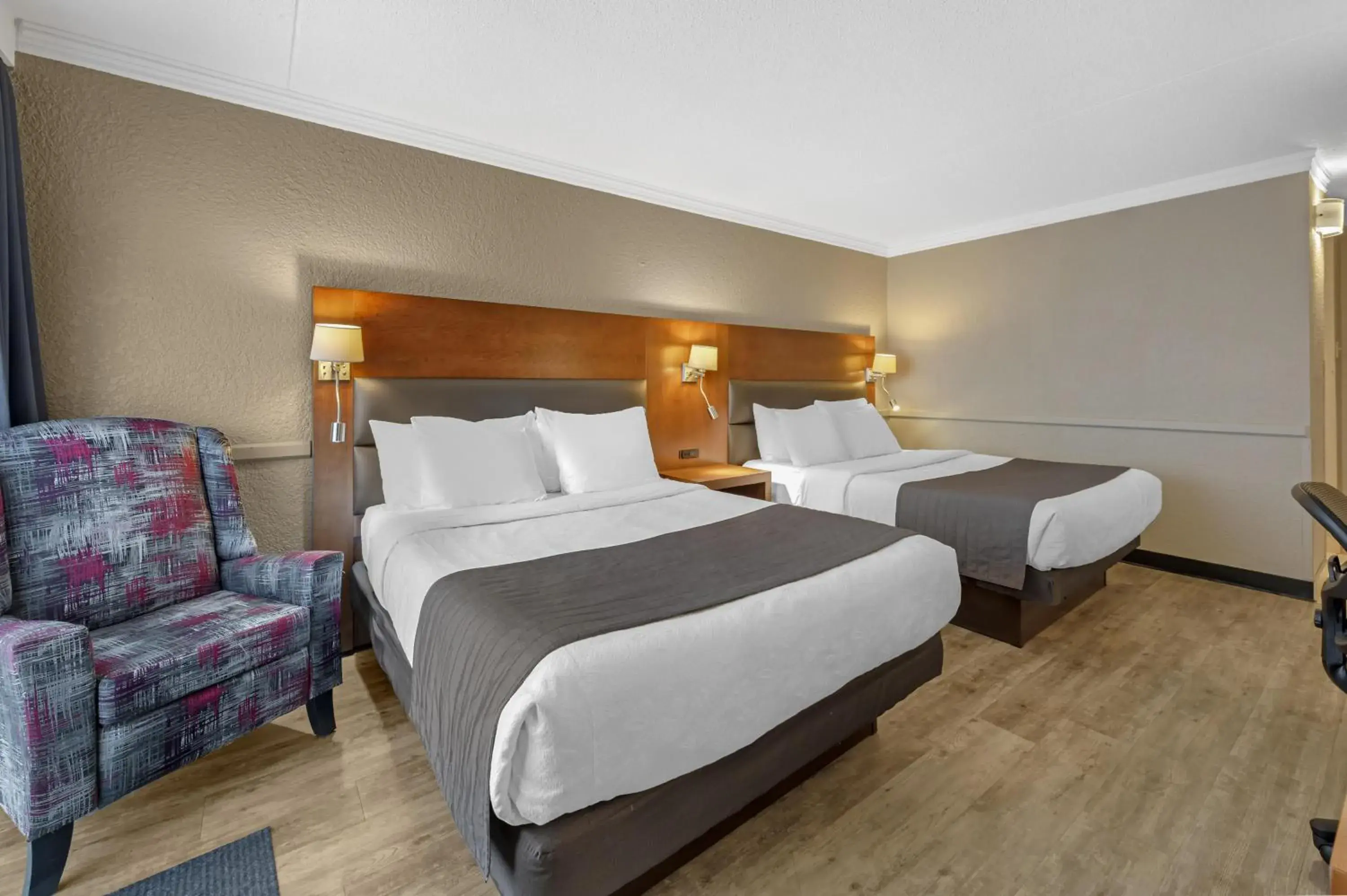 Queen Room with Two Queen Beds and Pool Access - Non-Smoking in Best Western Hotel Universel Drummondville Queen Room with Two Queen Beds and Pool Access - Non-Smoking in Best Western Hotel Universel Drummondville