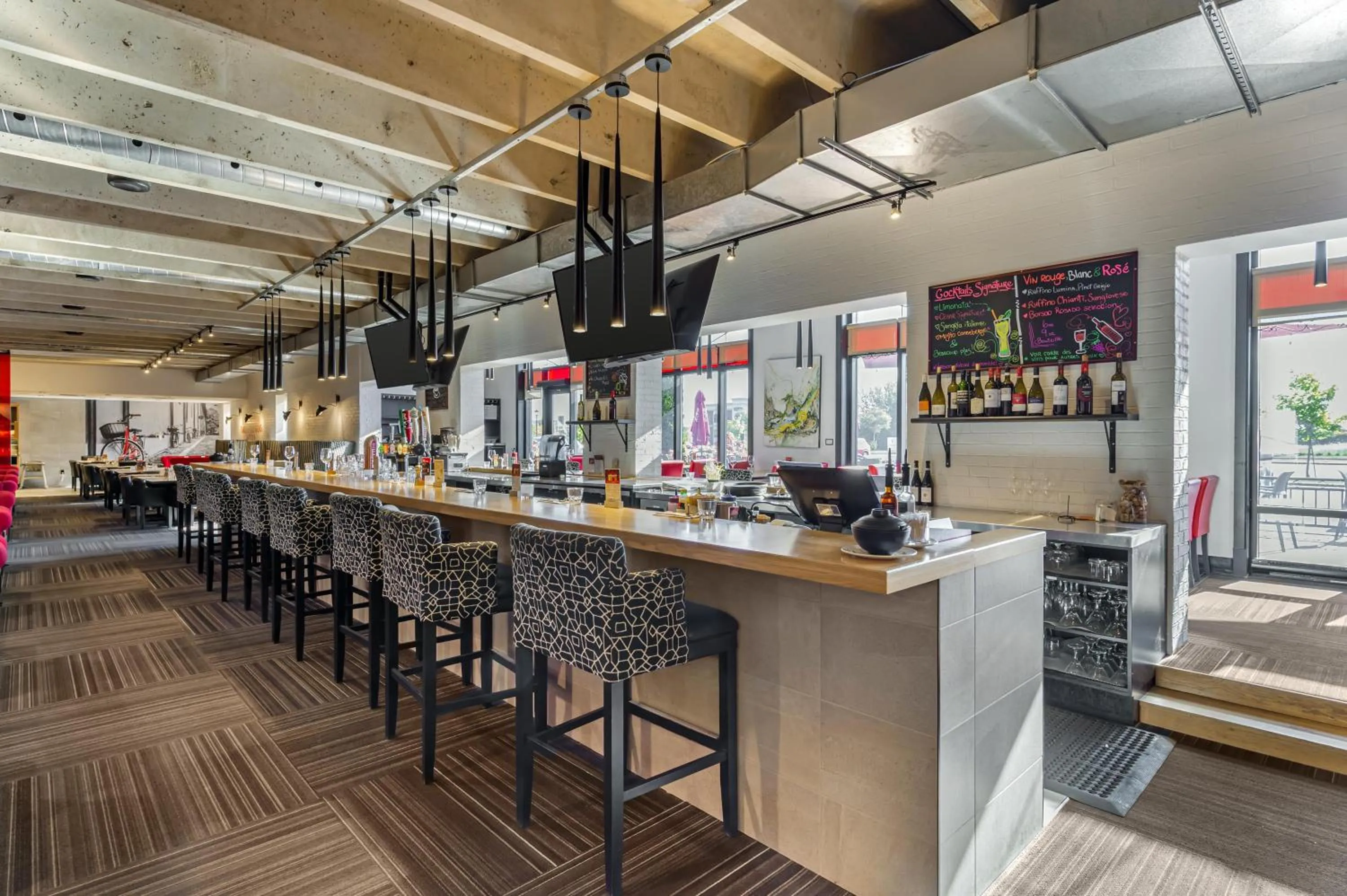 Lounge or bar in Best Western Hotel Universel Drummondville