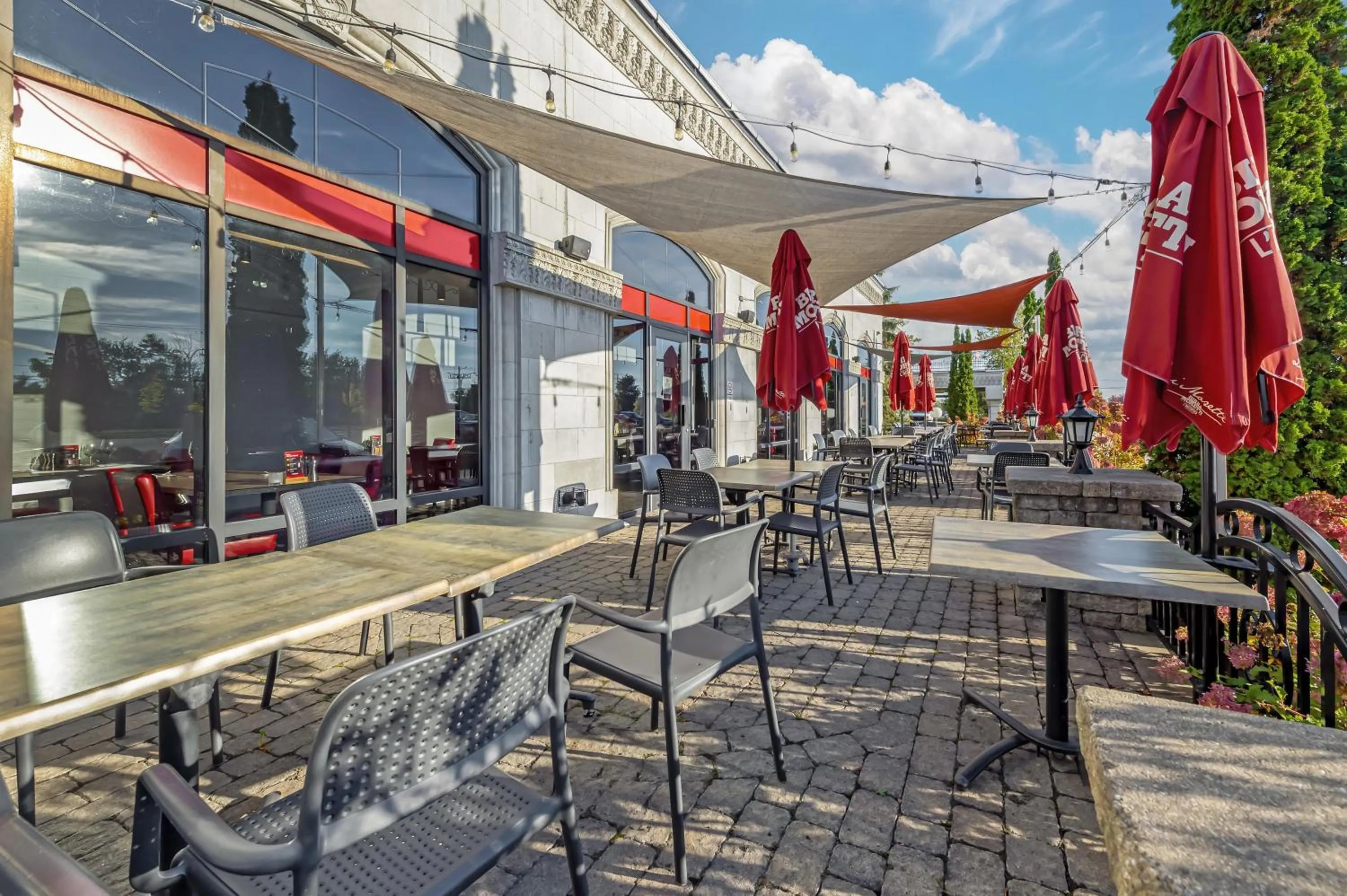 Property building in Best Western Hotel Universel Drummondville