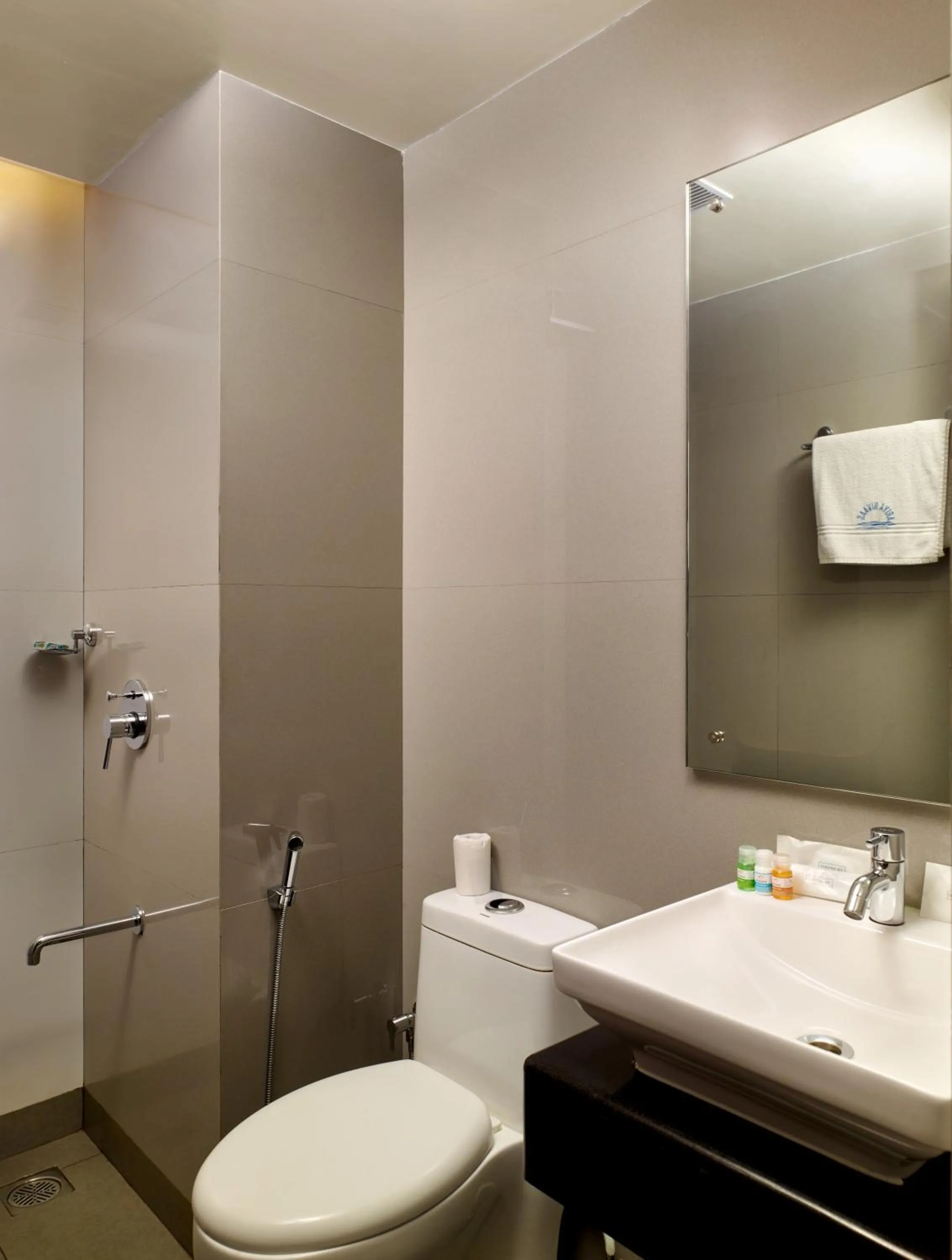 Bathroom in Ariya Nivaas A Vegetarian Hotel