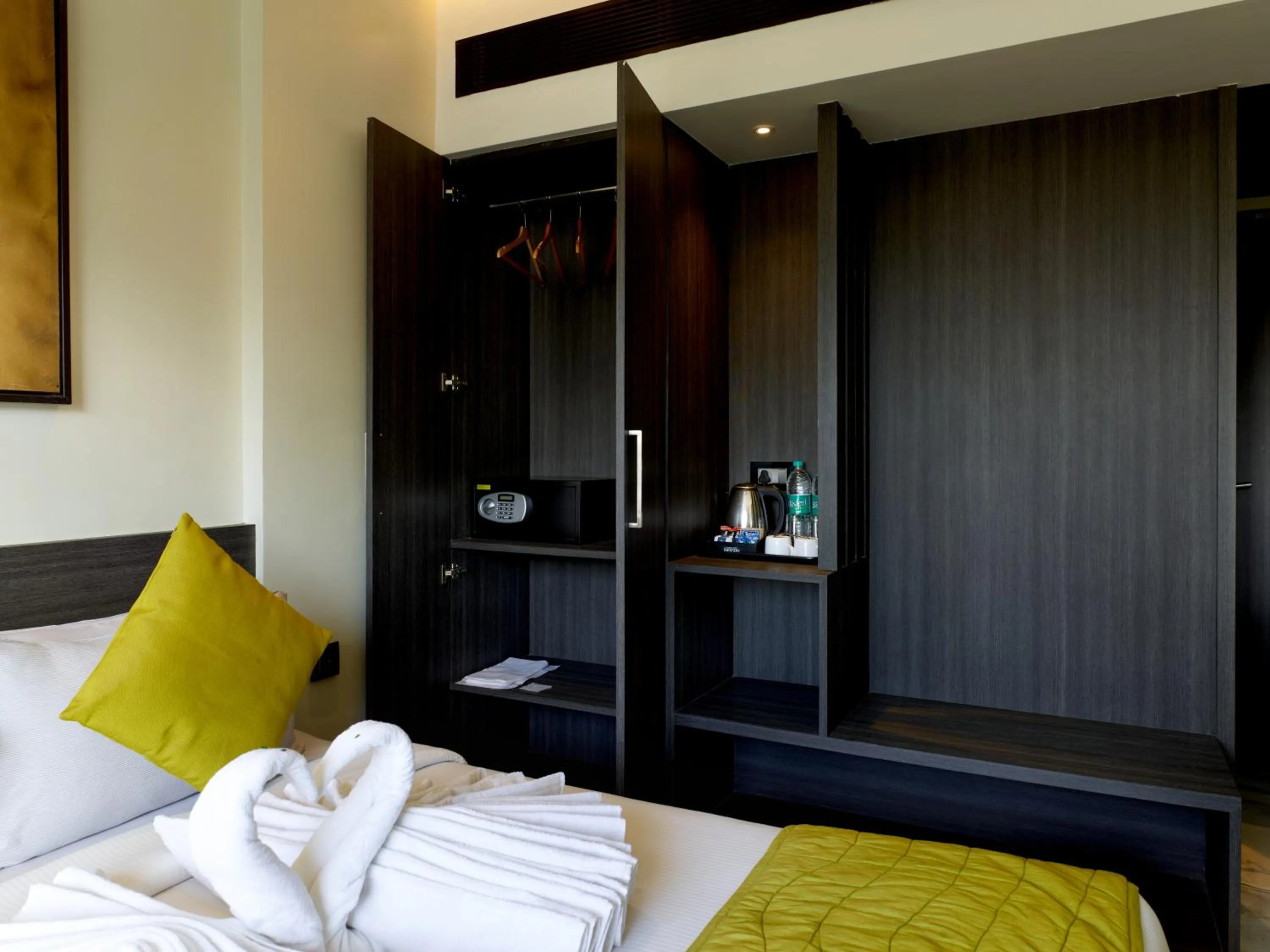 Bedroom, Bed in Ariya Nivaas A Vegetarian Hotel