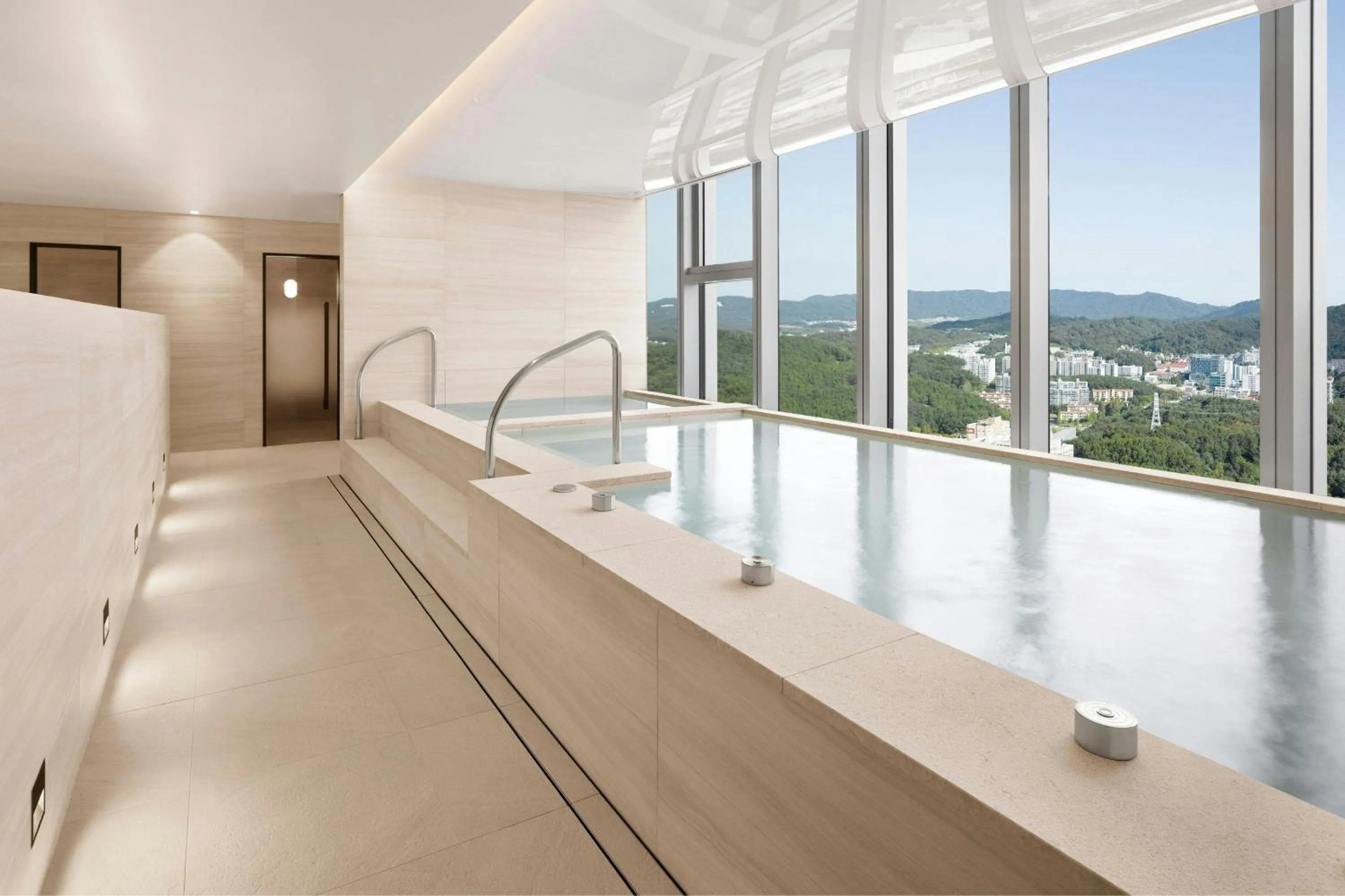 Fitness centre/facilities in Hotel Onoma Daejeon, Autograph Collection