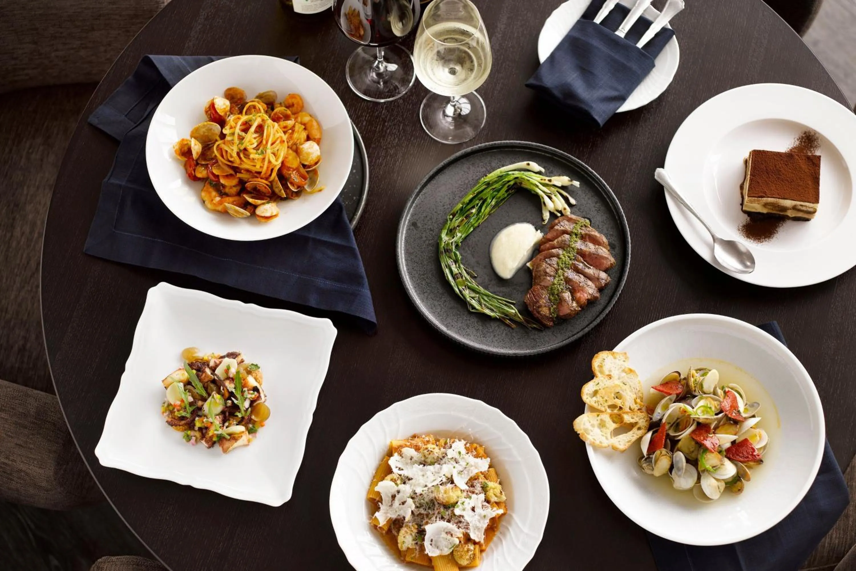 Lounge or bar in Hotel Onoma Daejeon, Autograph Collection