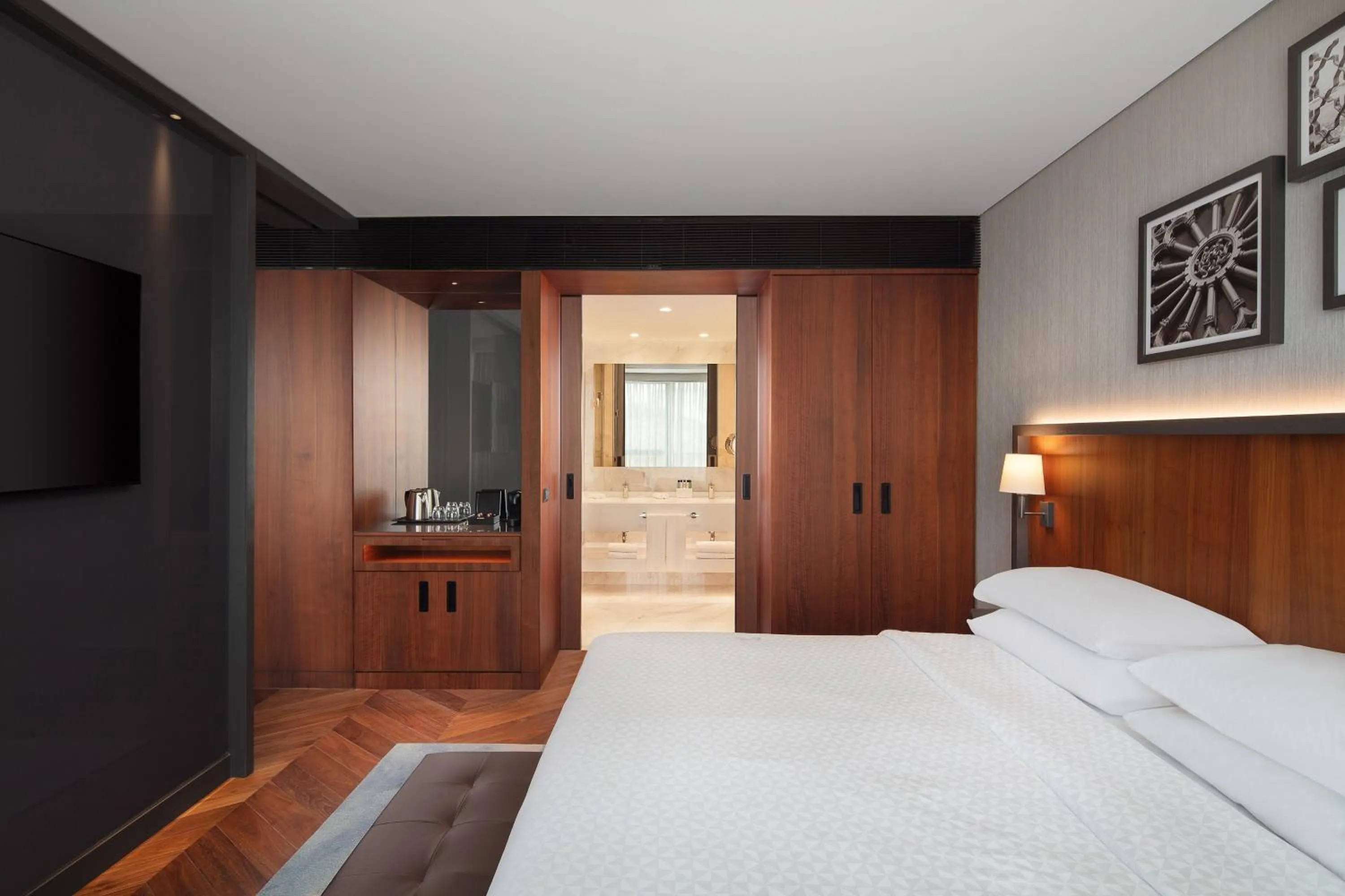 Photo of the whole room, Bed in Four Points by Sheraton Istanbul Kagithane