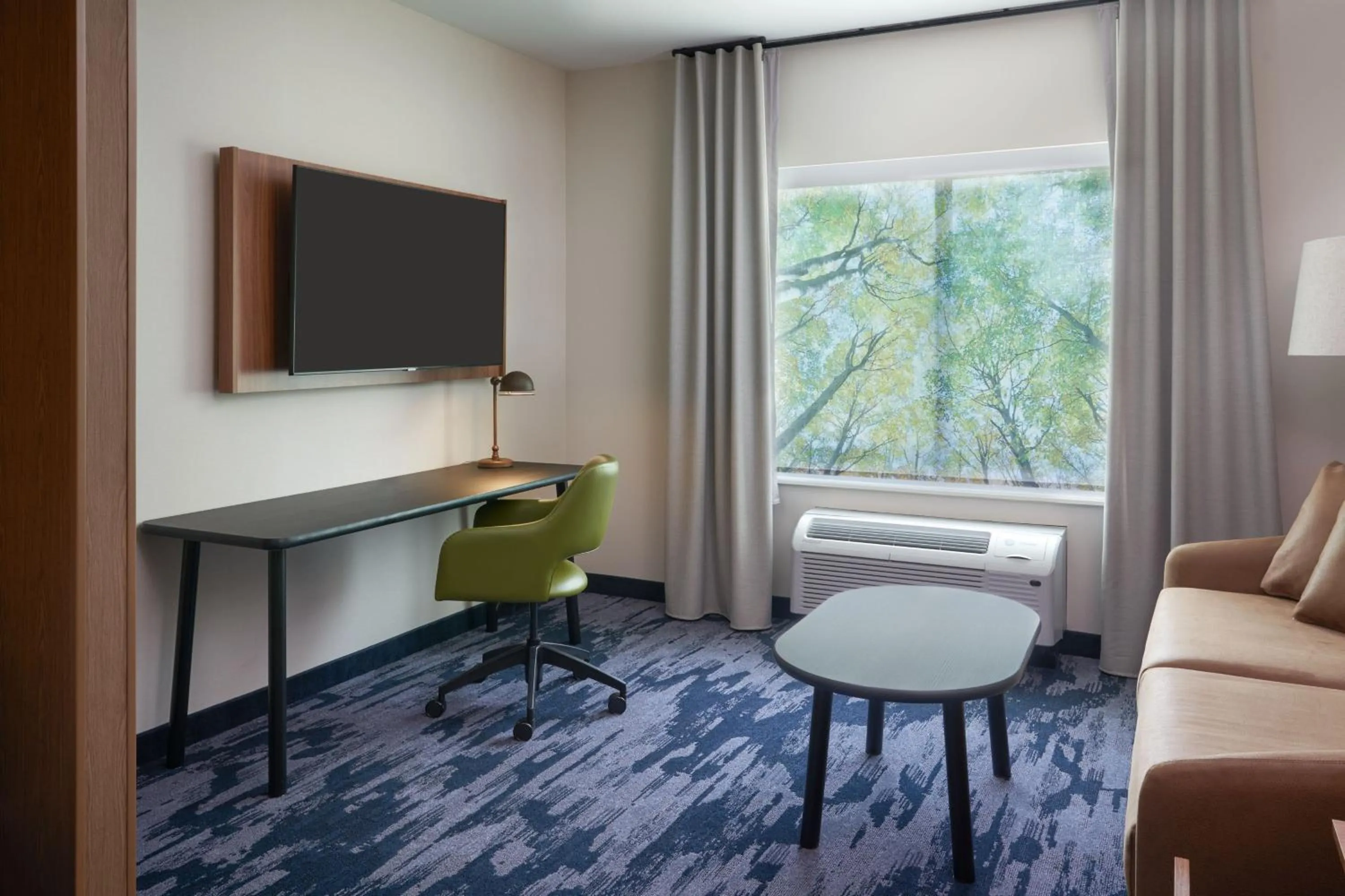 Living room in Fairfield by Marriott Inn & Suites Hardeeville I-95 North