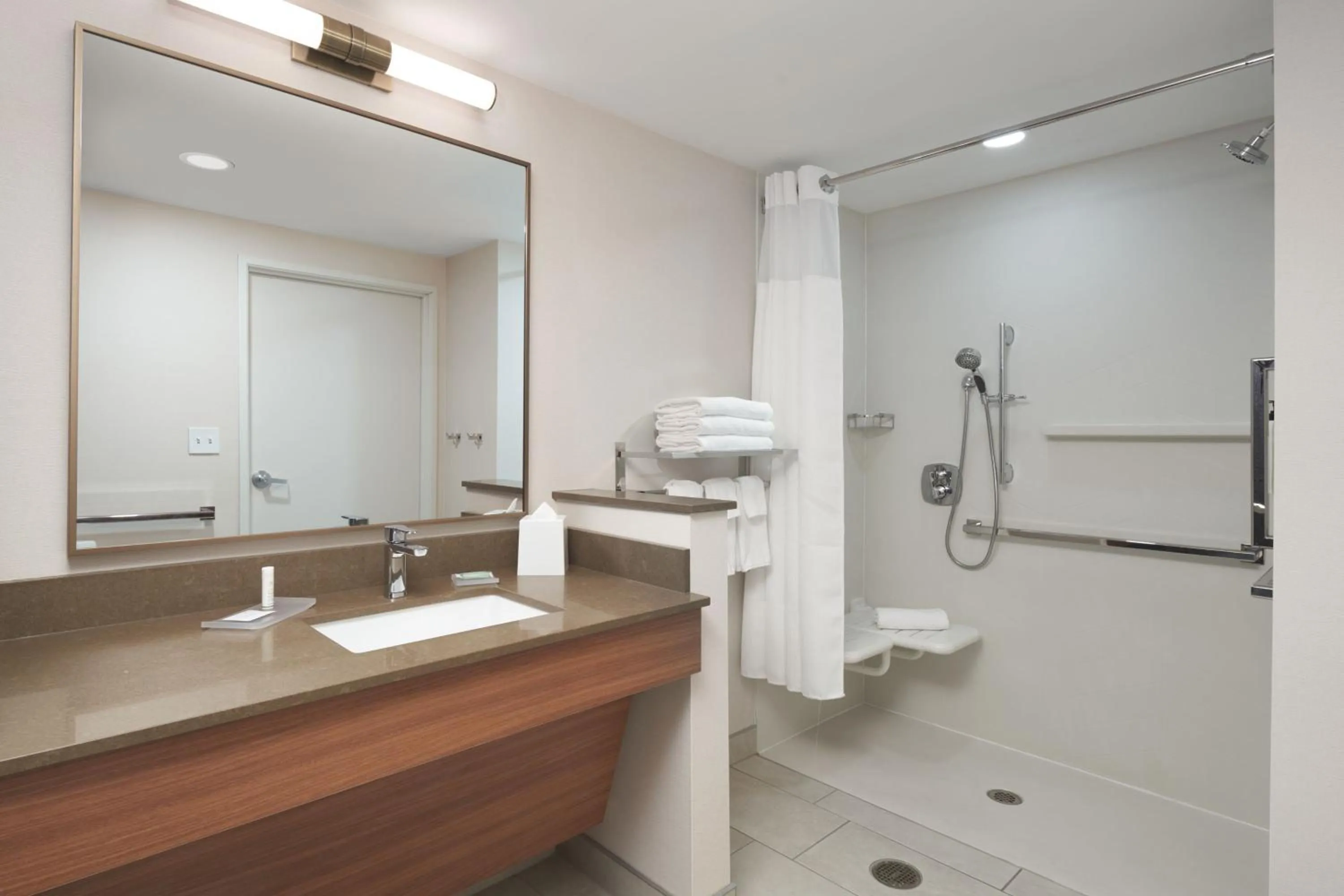 Bathroom in Fairfield by Marriott Inn & Suites Hardeeville I-95 North