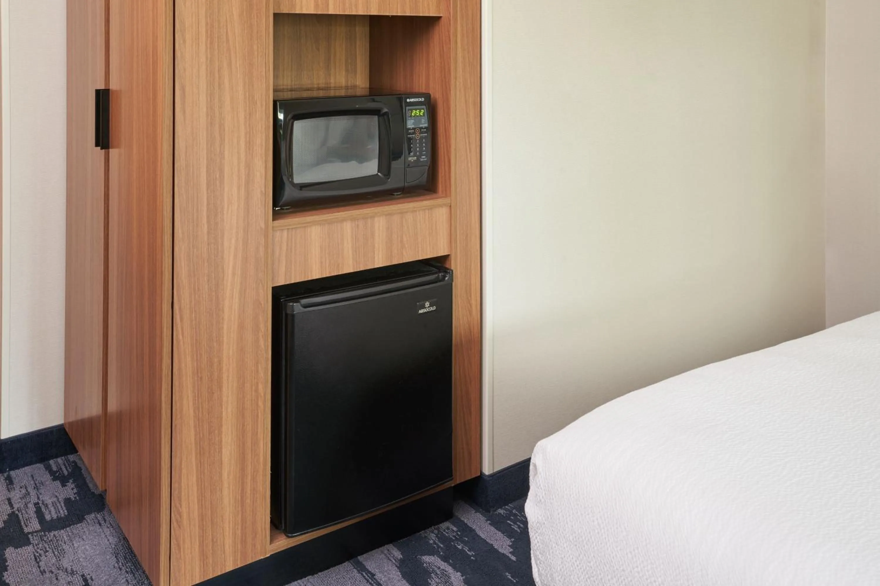 Photo of the whole room, Bed in Fairfield by Marriott Inn & Suites Hardeeville I-95 North