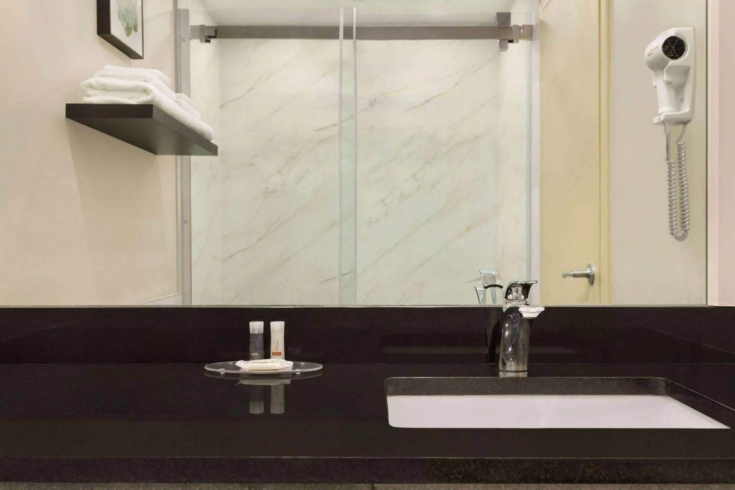 TV and multimedia in Days Inn by Wyndham Montreal East