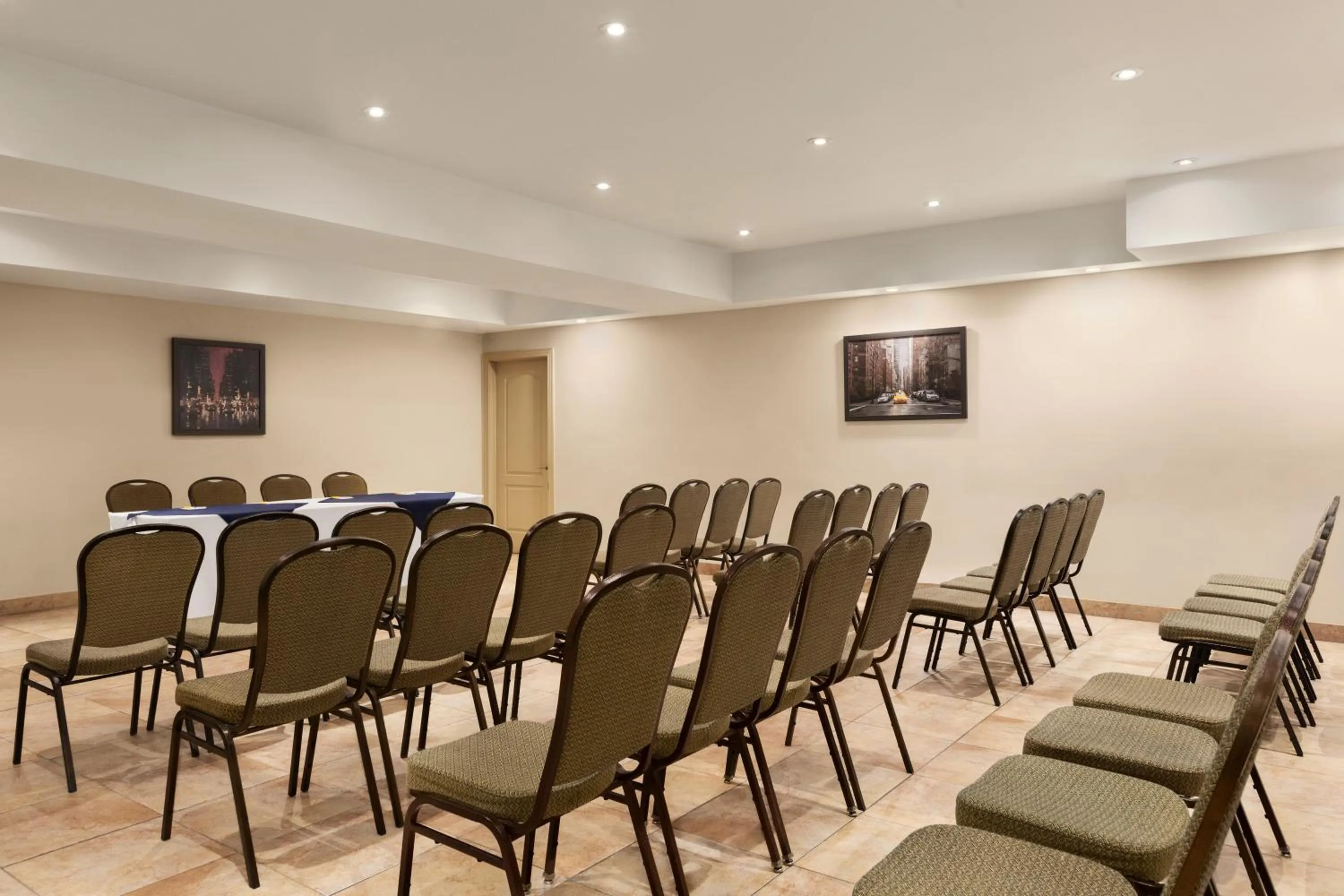 Business facilities in Days Inn by Wyndham Montreal East