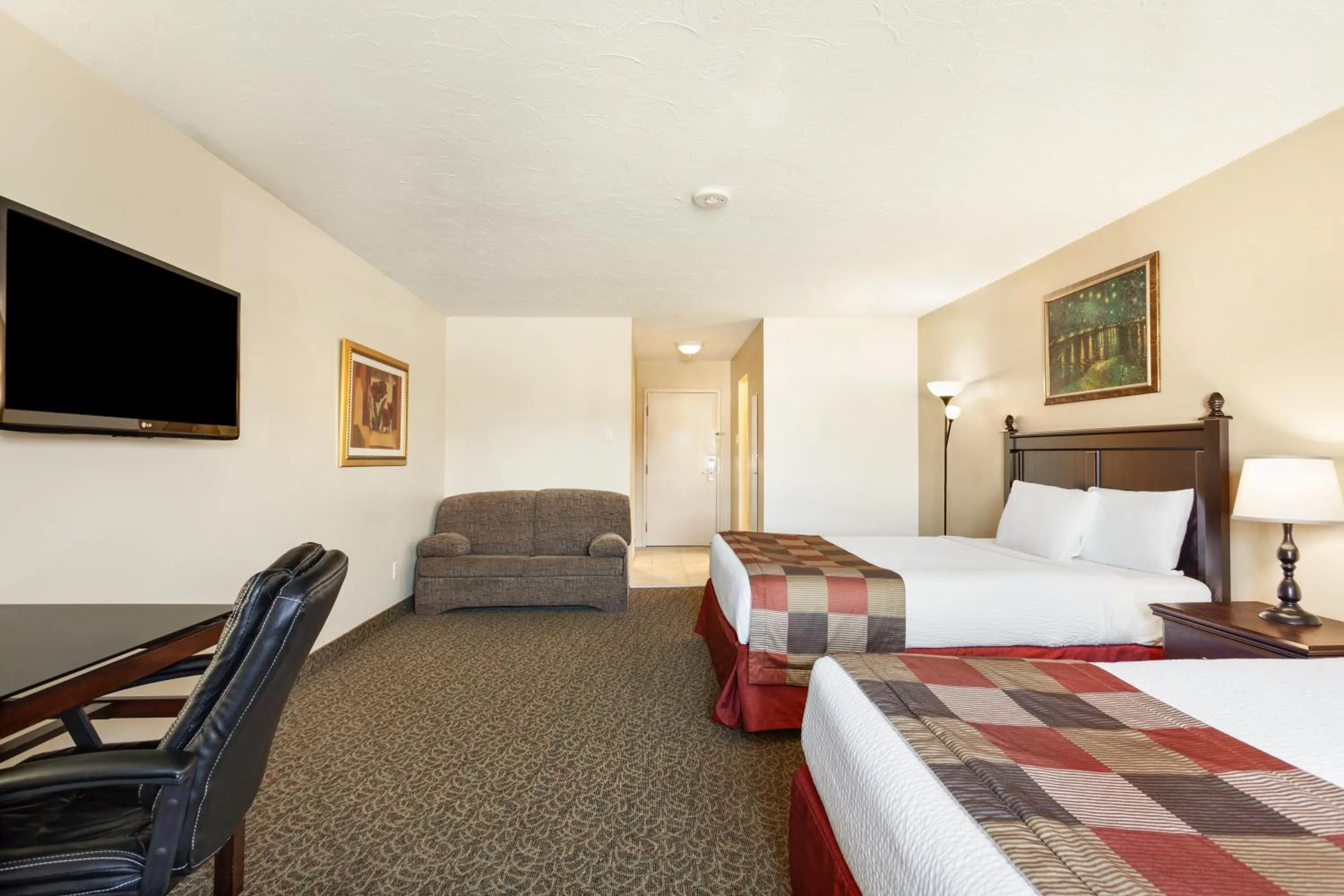 Bedroom, Bed in Days Inn by Wyndham Montreal East