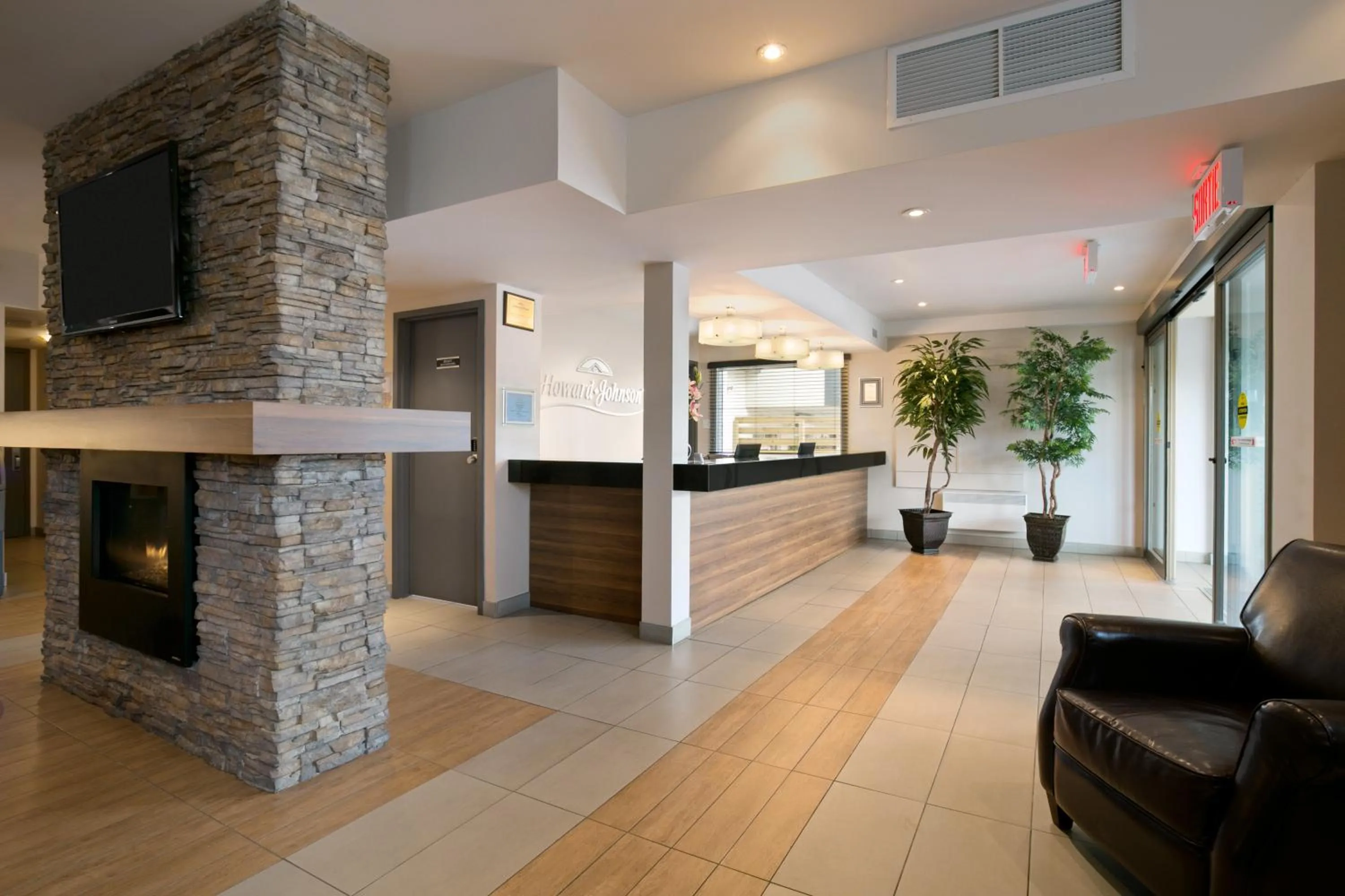 Lobby or reception in Days Inn by Wyndham Montreal East