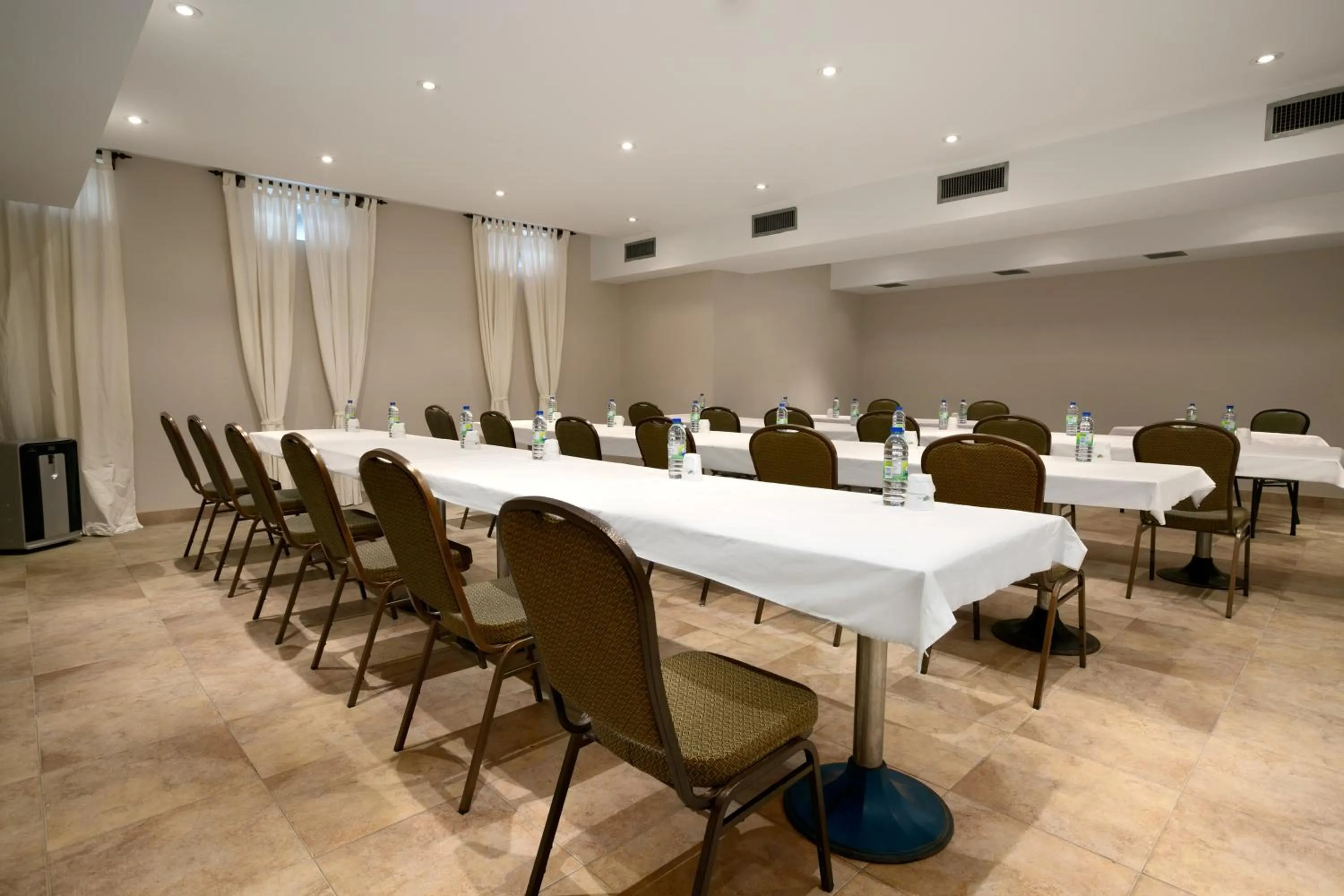 Business facilities in Days Inn by Wyndham Montreal East