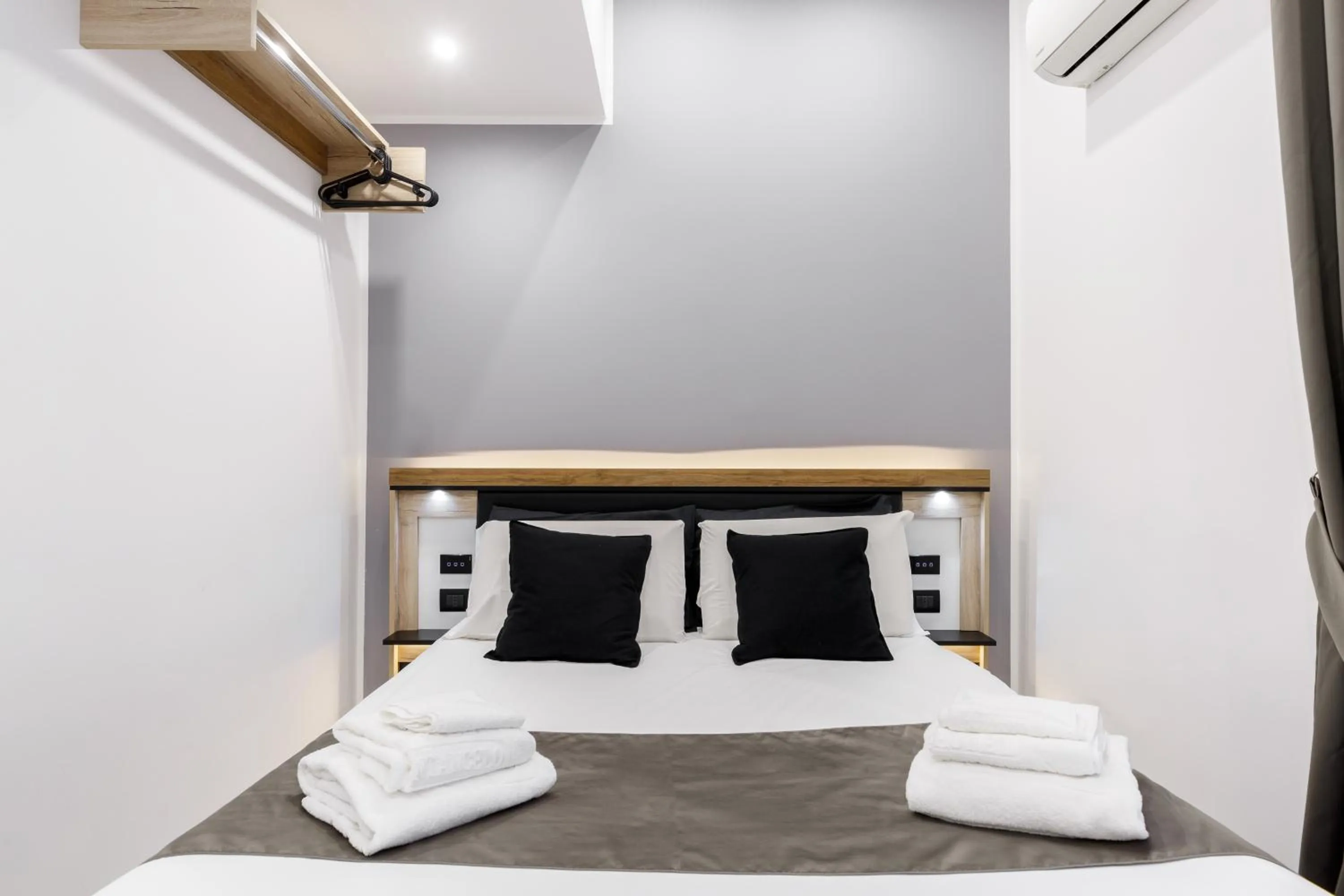 Bed in Sant'Angelo Suites