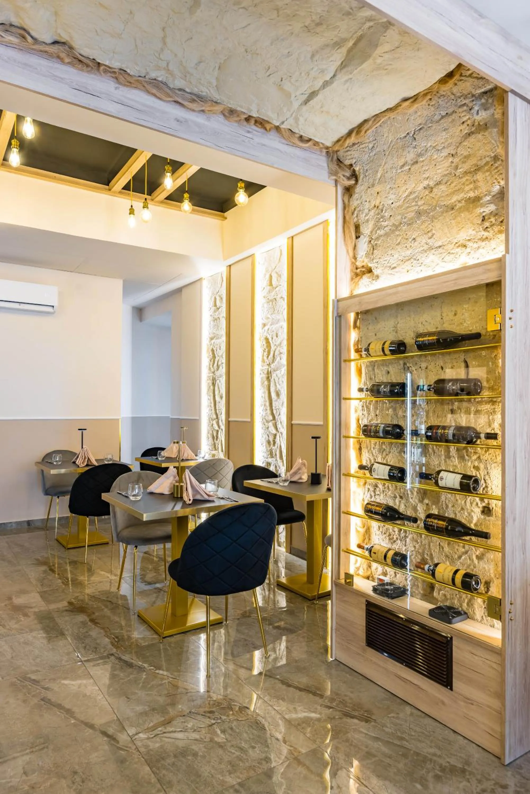 Restaurant/places to eat in Sant'Angelo Suites