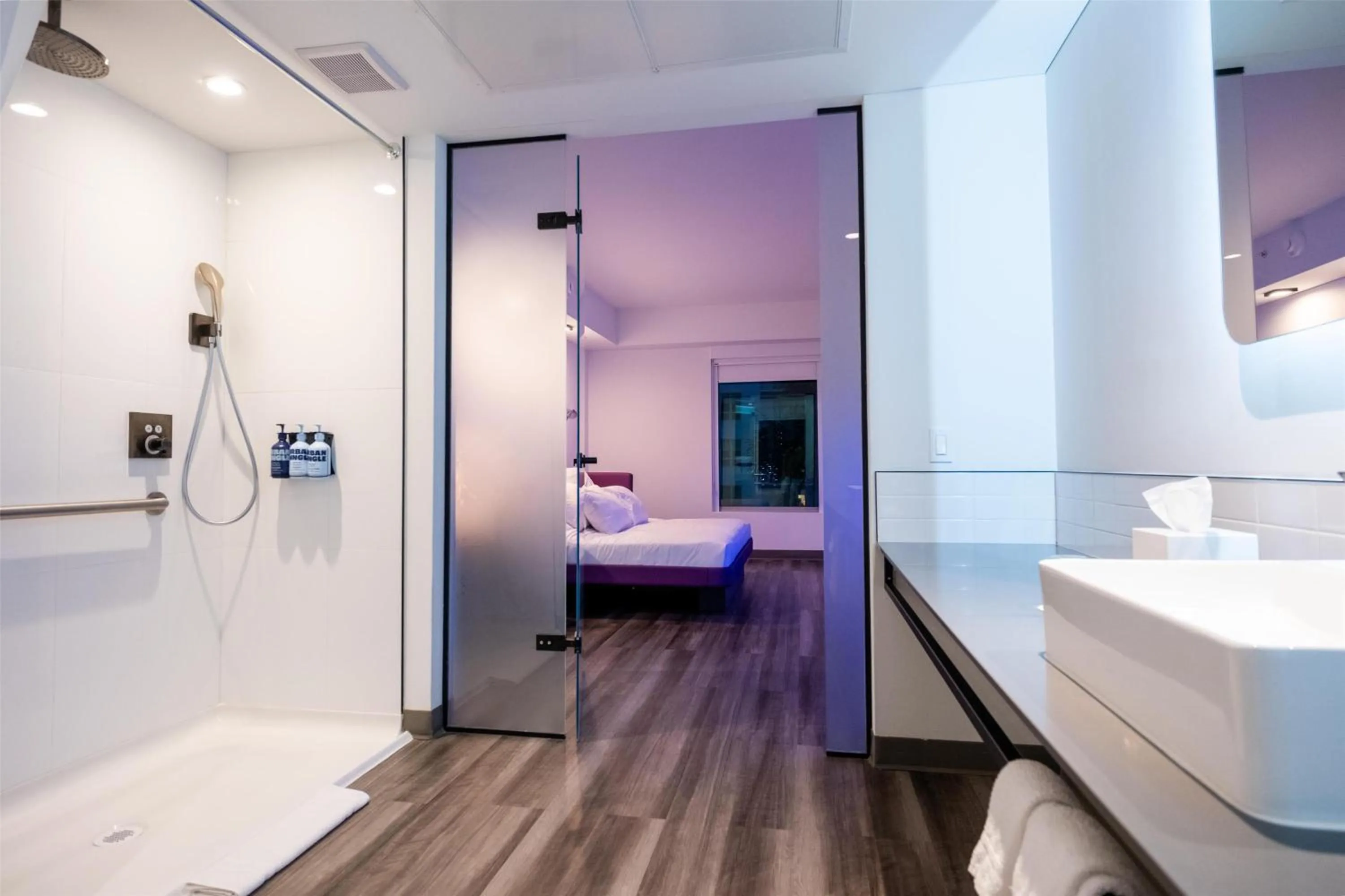 Bedroom, Bed in YOTEL Miami