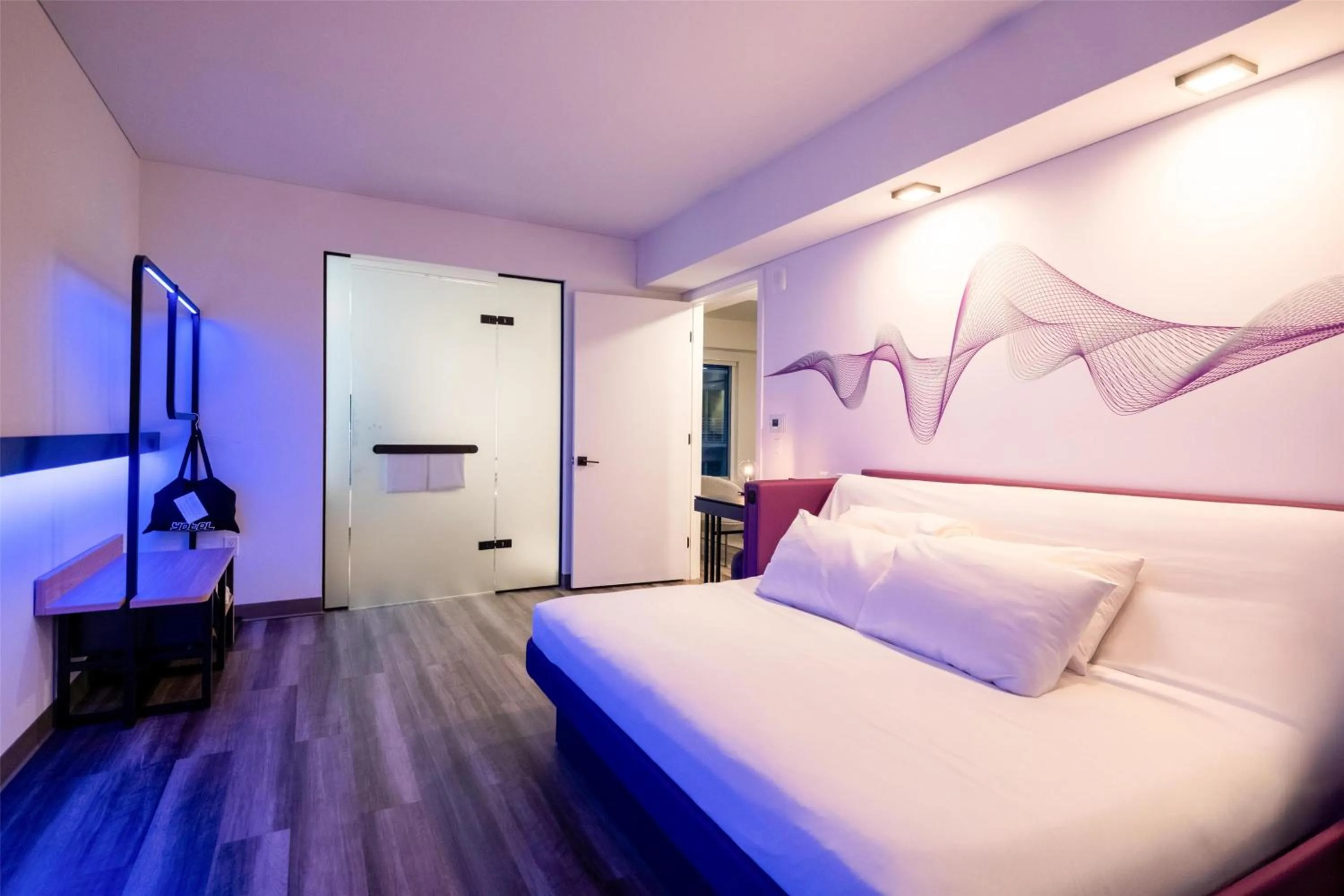 Bedroom, Bed in YOTEL Miami