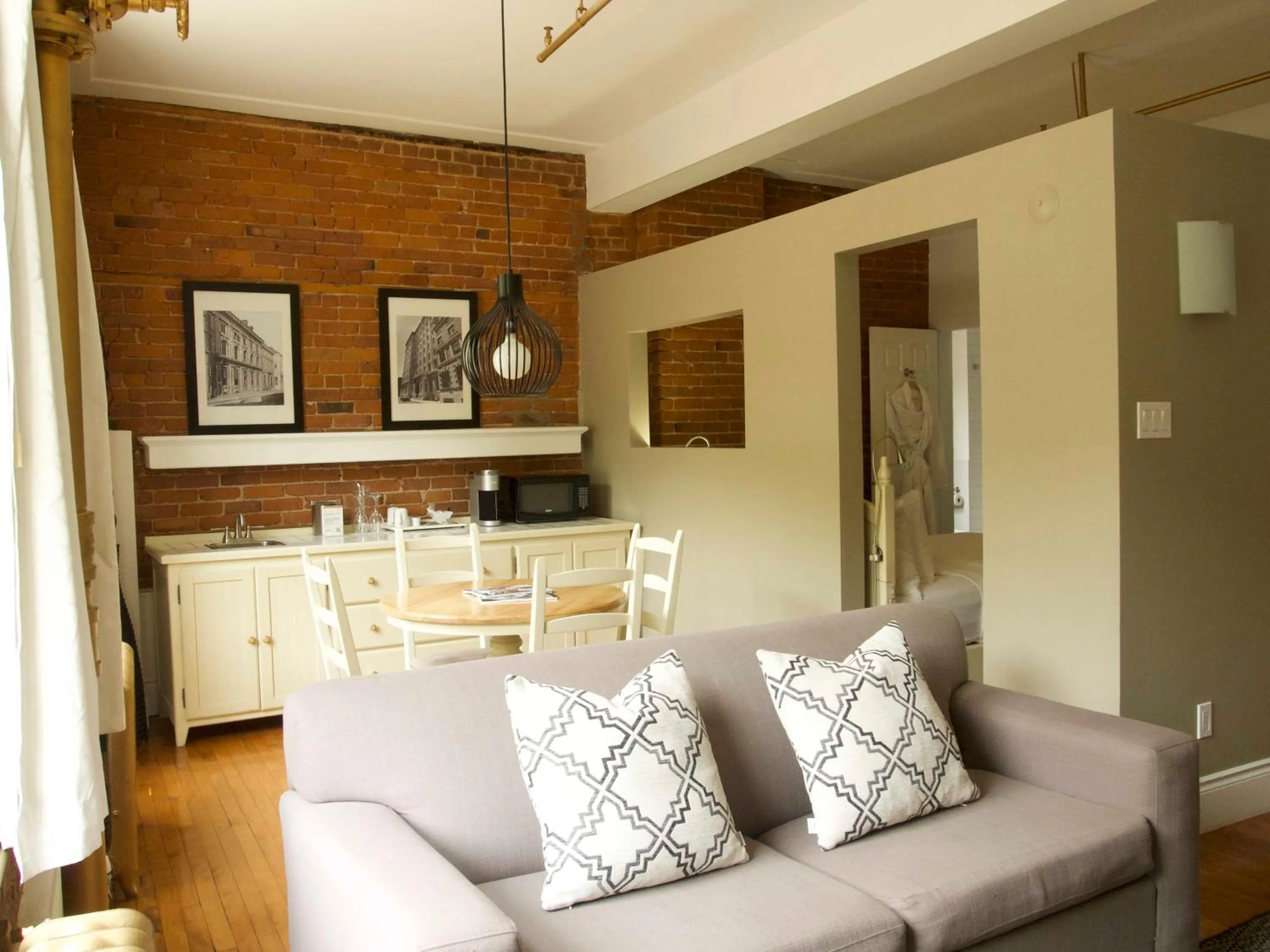 Kitchen or kitchenette in Auberge Saint-Pierre