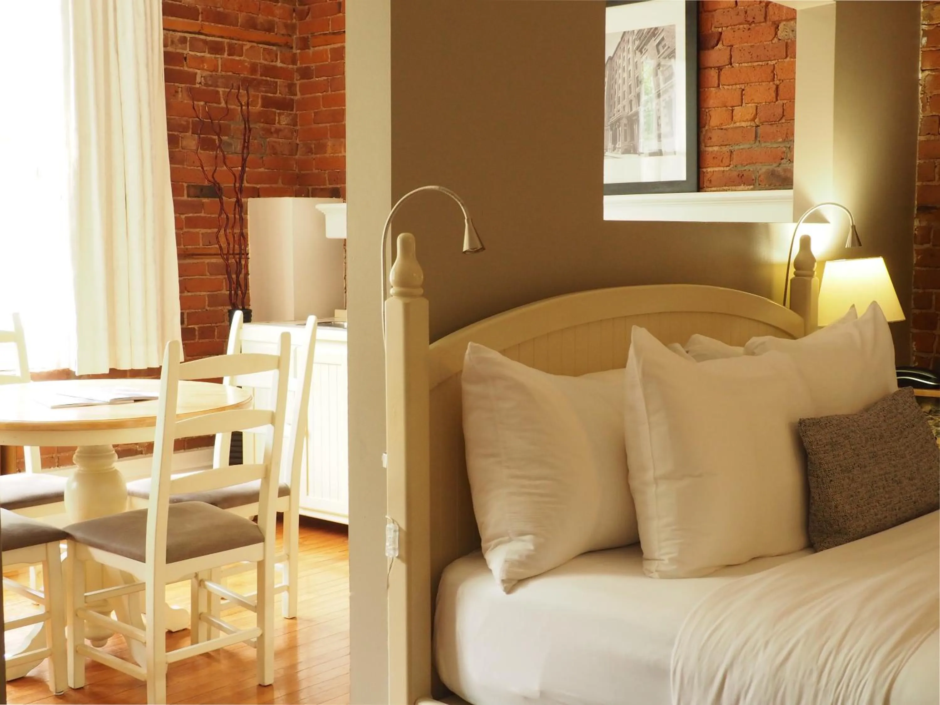 Bed in Auberge Saint-Pierre