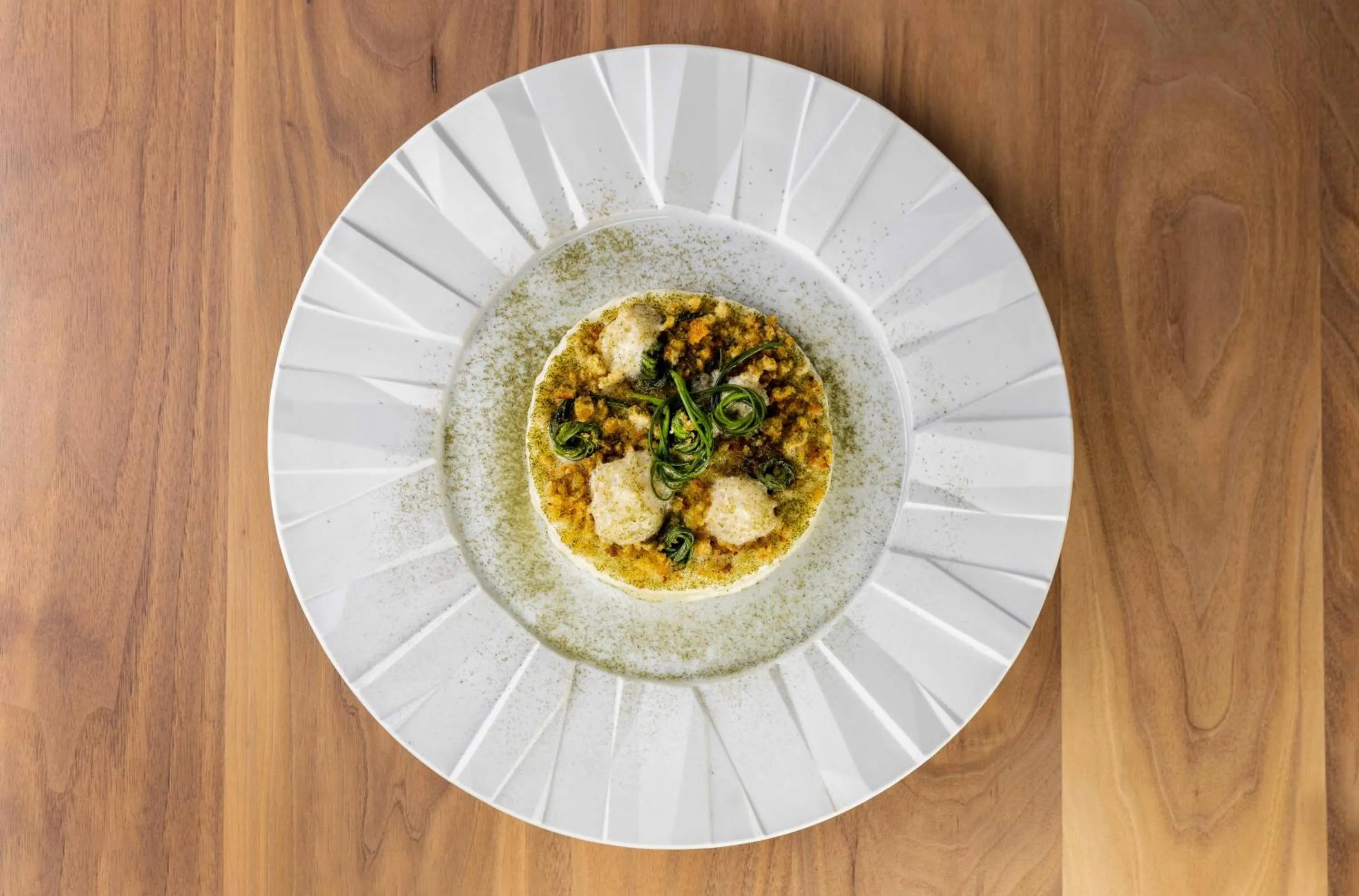 Restaurant/places to eat in Life Hotel