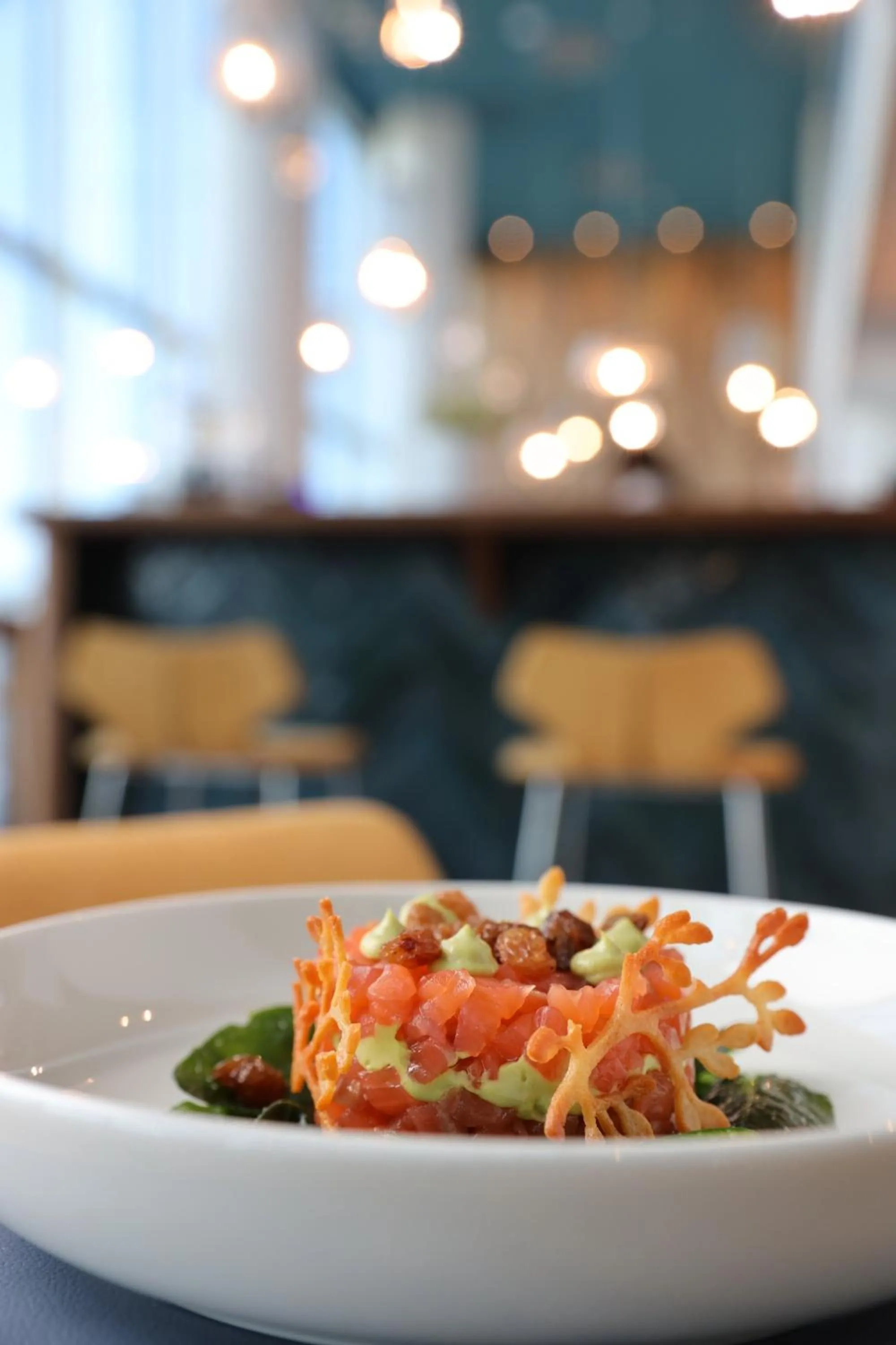 Restaurant/places to eat in Life Hotel