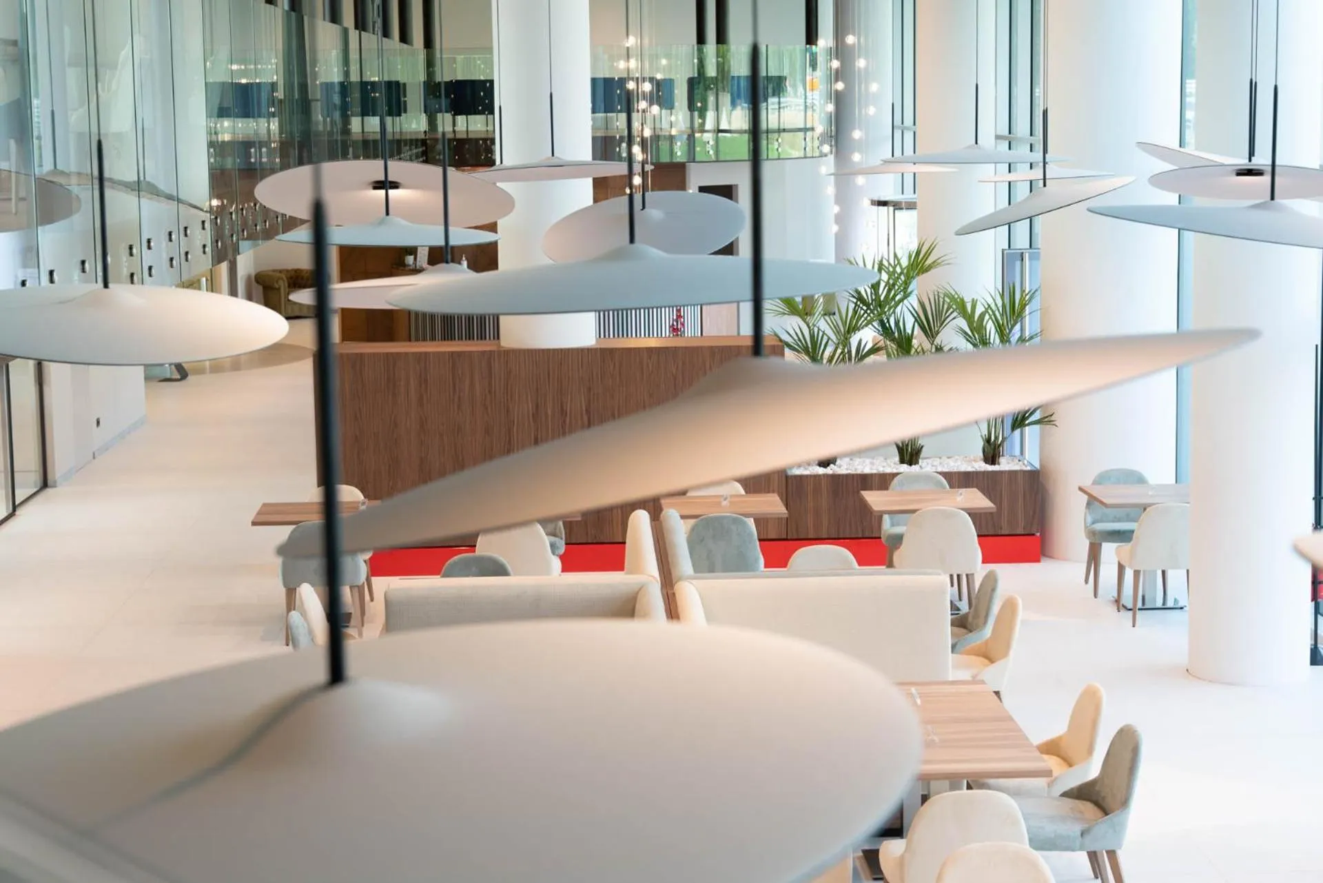 Restaurant/places to eat in Life Hotel