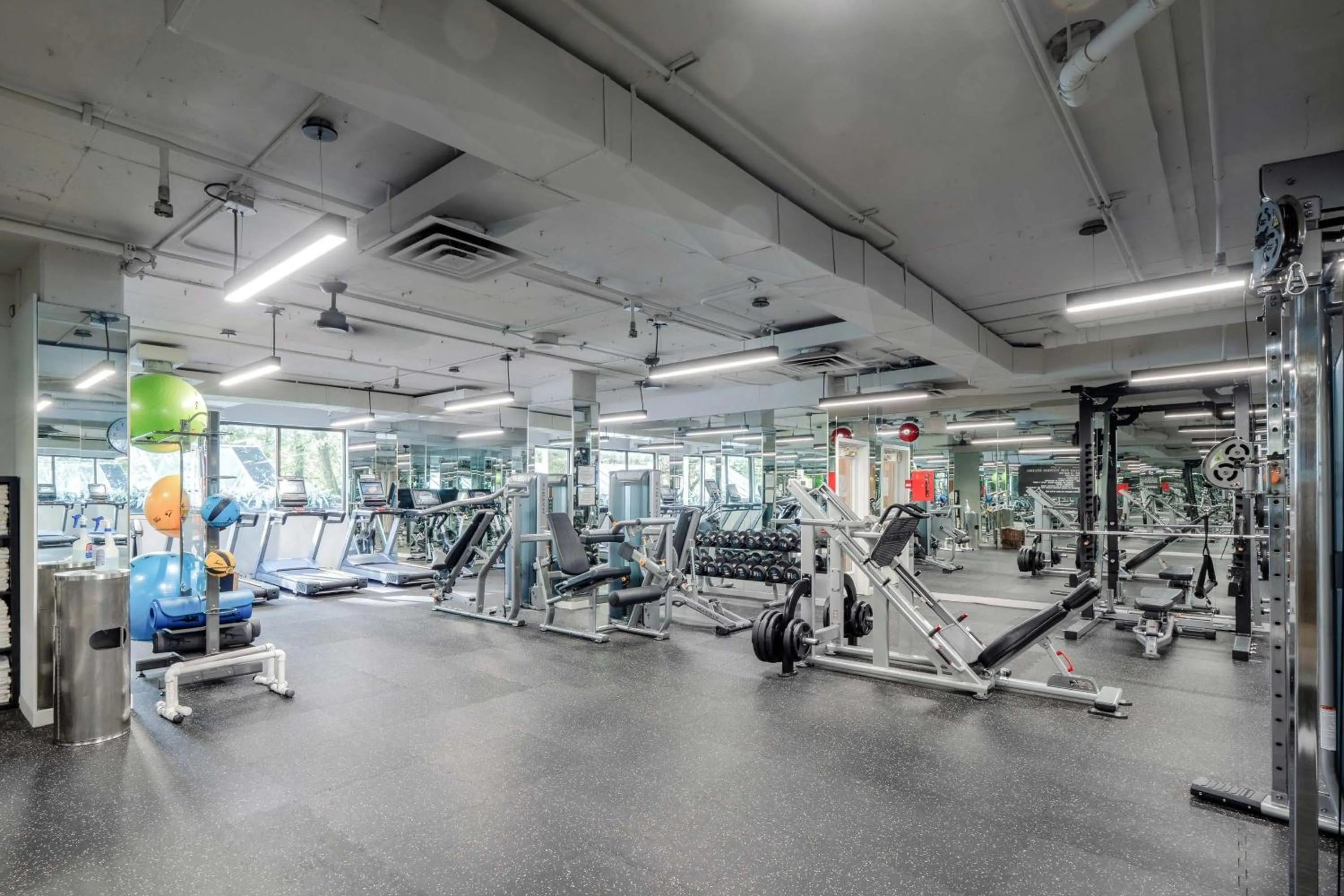 Fitness centre/facilities in The Sutton Place Hotel Vancouver