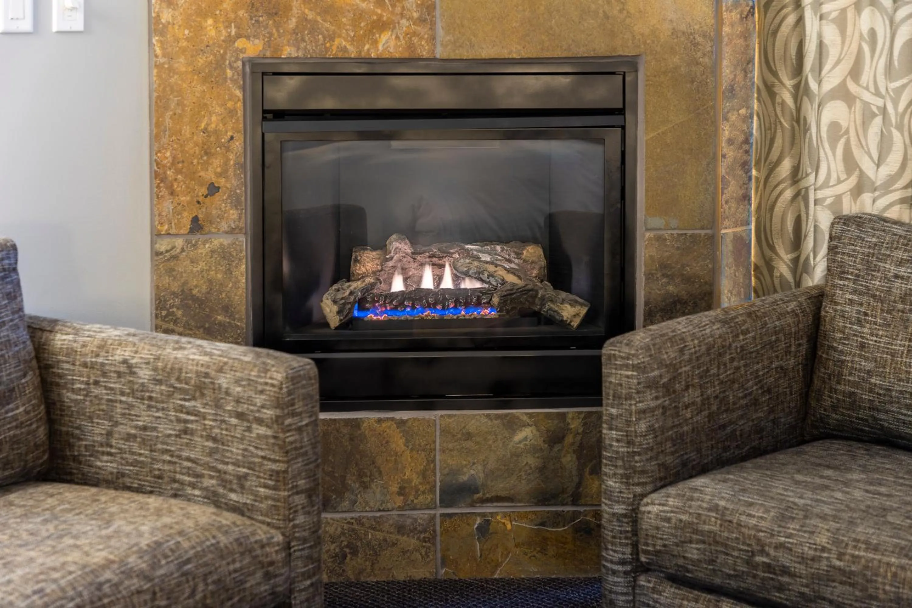 Seating area in Brentwood Bay Resort & Spa