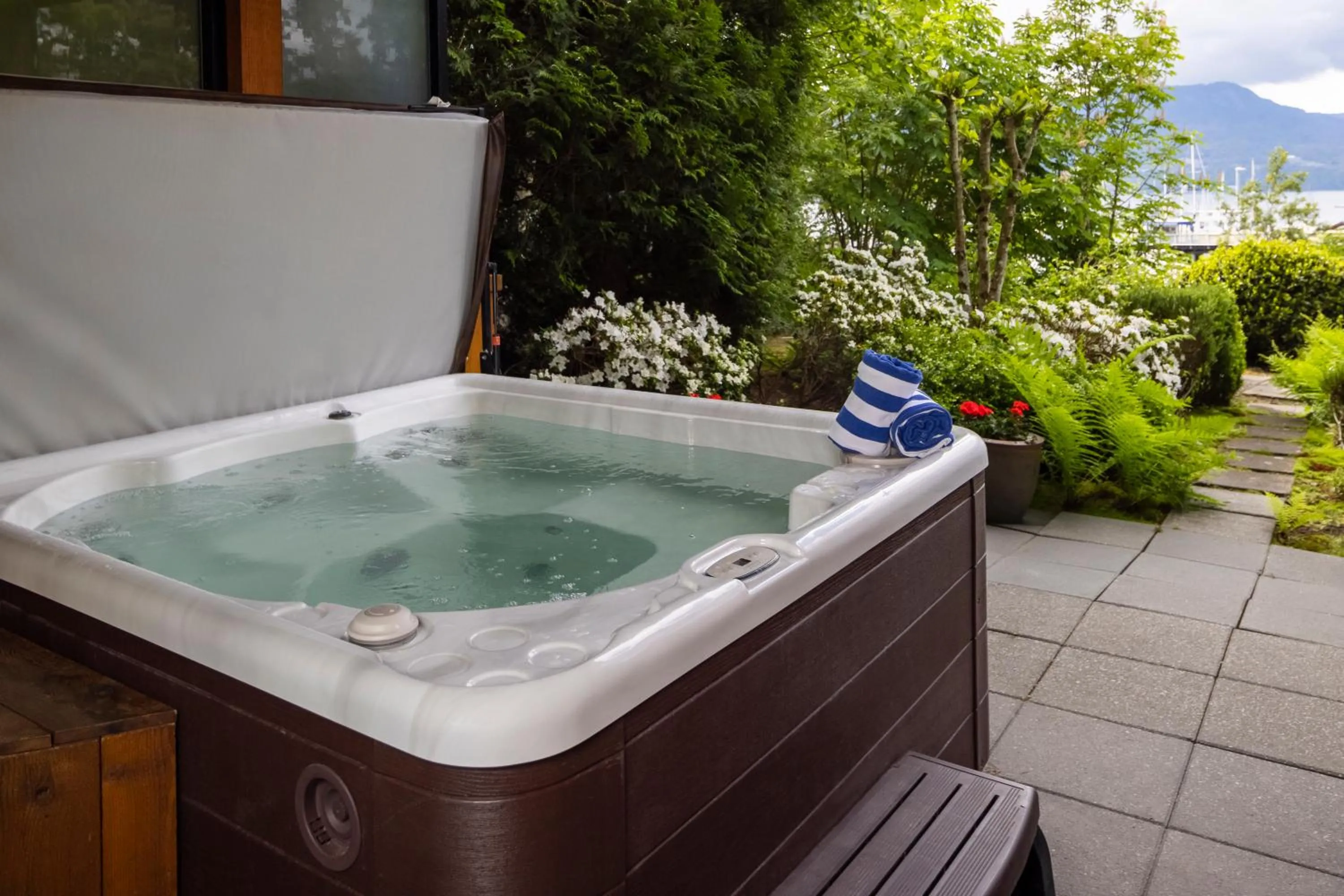 Hot Tub in Brentwood Bay Resort & Spa